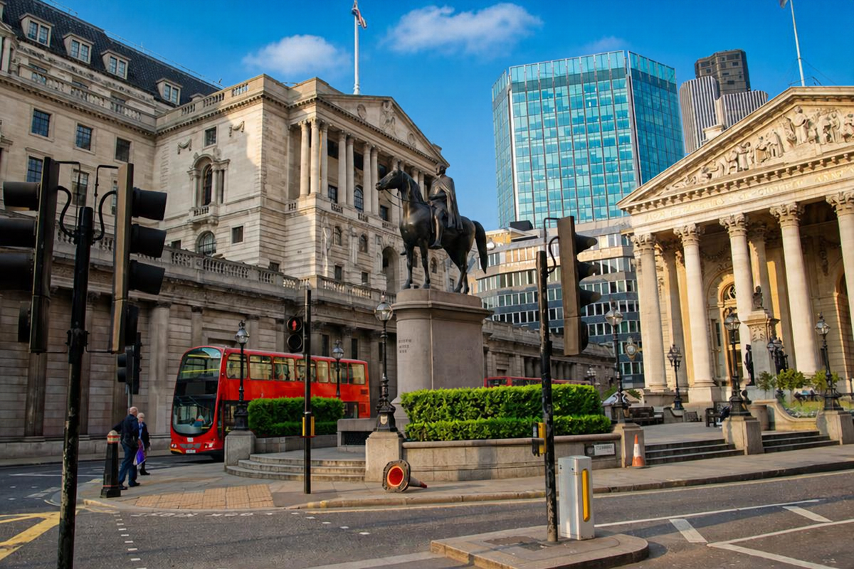 Guided London Sightseeing Walking Tour at Bank of England, Royal Exchange and Mansion House