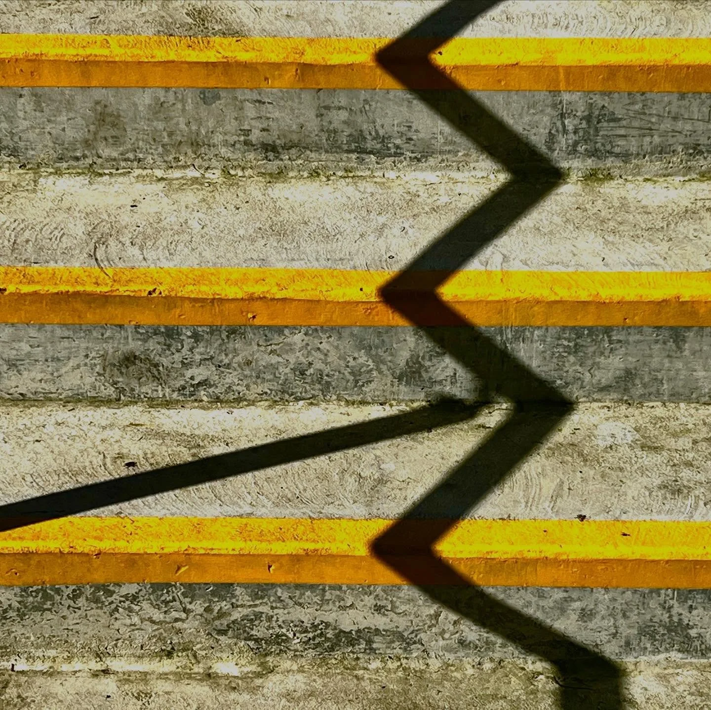 Zig n Zag

#abstractphoto
#fineartphotography
#streetphotography
#contemporaryart
#abstraction, #abstractartist, #abstractexpressionism, #abstractartwork