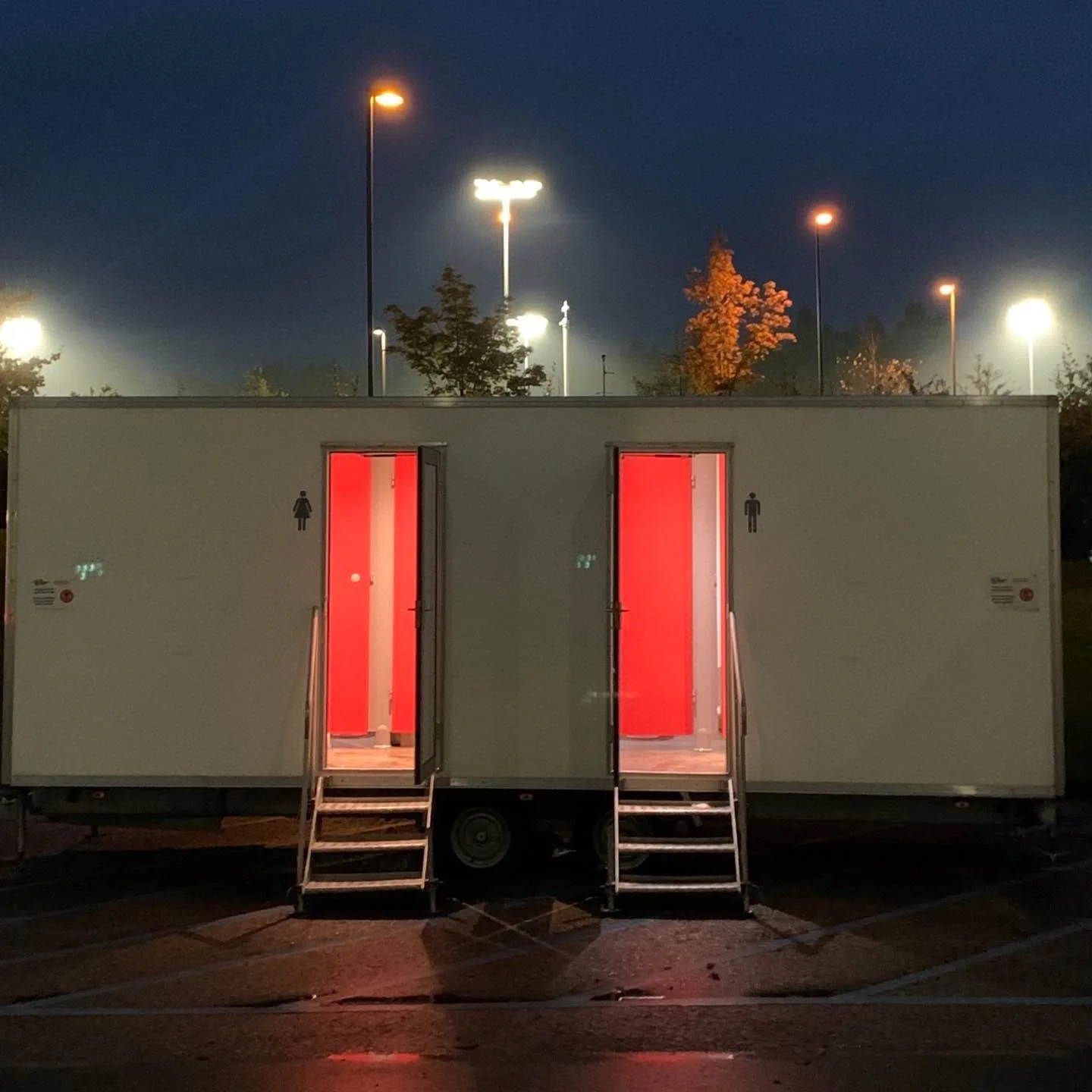 A Bit of What You Fancy.  #streetphotography
#streetphoto
#streetphotographer
#streetphotographers
#streetlife
#urbanphotography
#streetphoto_bw
#streetphotography_bw
#streetphotographyworld
#streetphotographyinternational
#street_avengers
#dpsp_stre