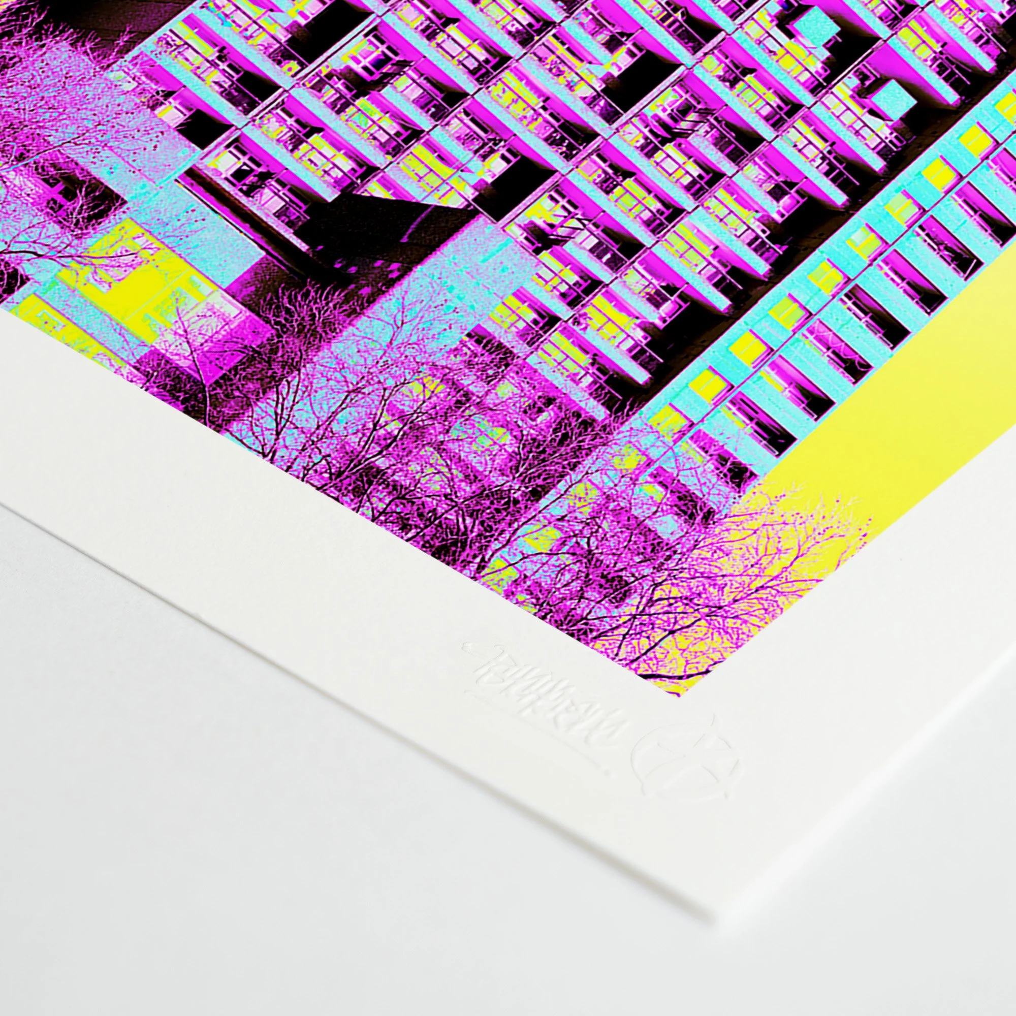 TRELLICK TRELLICK Emossed Psychedelic Print Corner.jpg