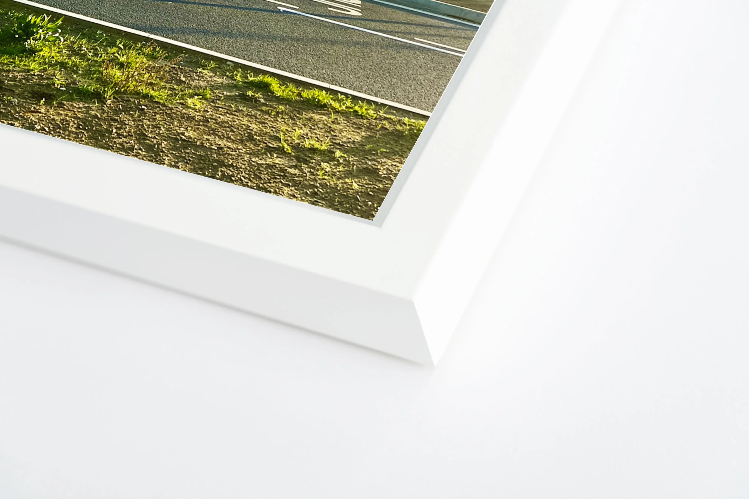 Bus Stop White Frame Side On.jpg