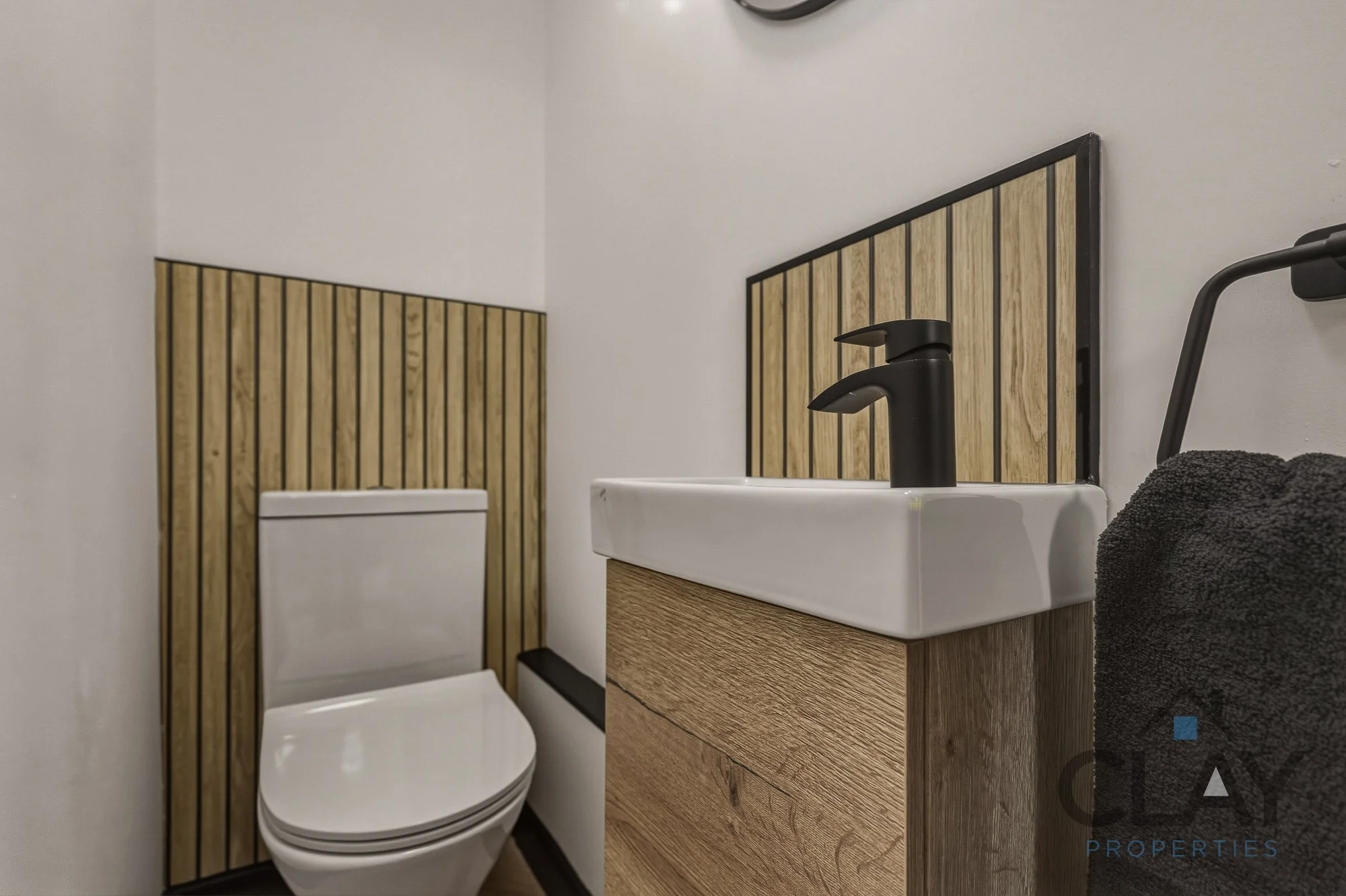 Dowstairs toilet