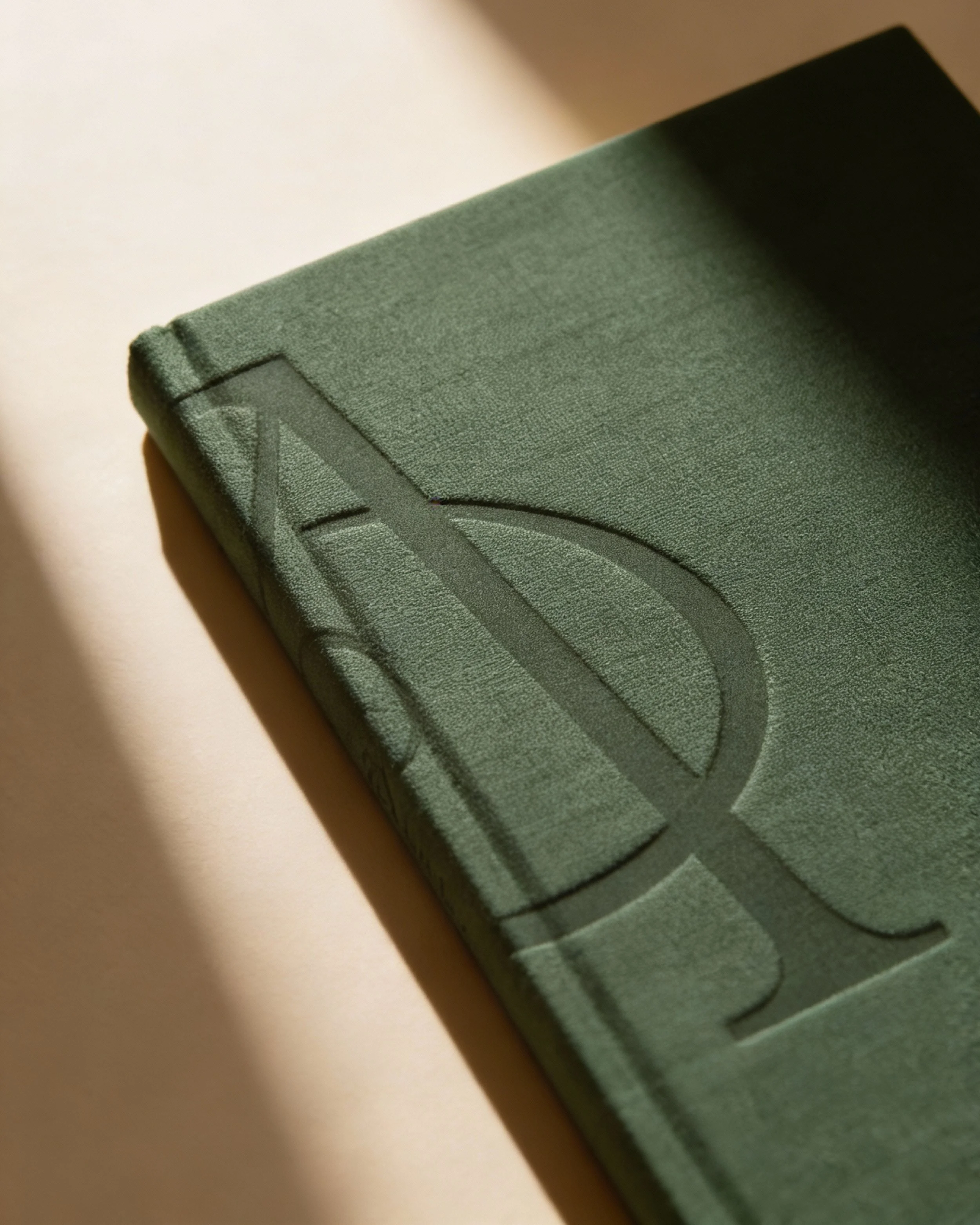 Carnet embossé avec le monogramme de Case Amanyé Hôtel