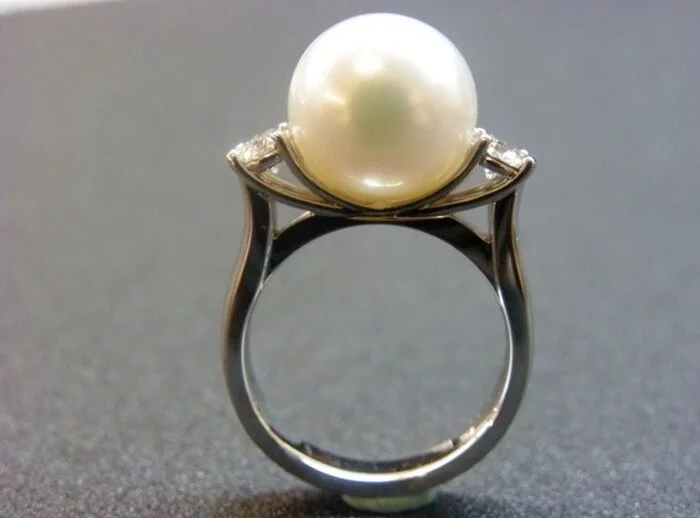 18ct White Gold Pearl and Two Diamond Ring