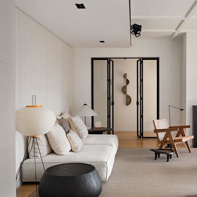 A perspective of the living room in our Brussels appartement project, with paneling in Belgian linen and sharp black steel doors. Interior design by @stef_claes Craftsmanship by @kordekor_interiors Photography by @cb Special thanks to @michael.vertes