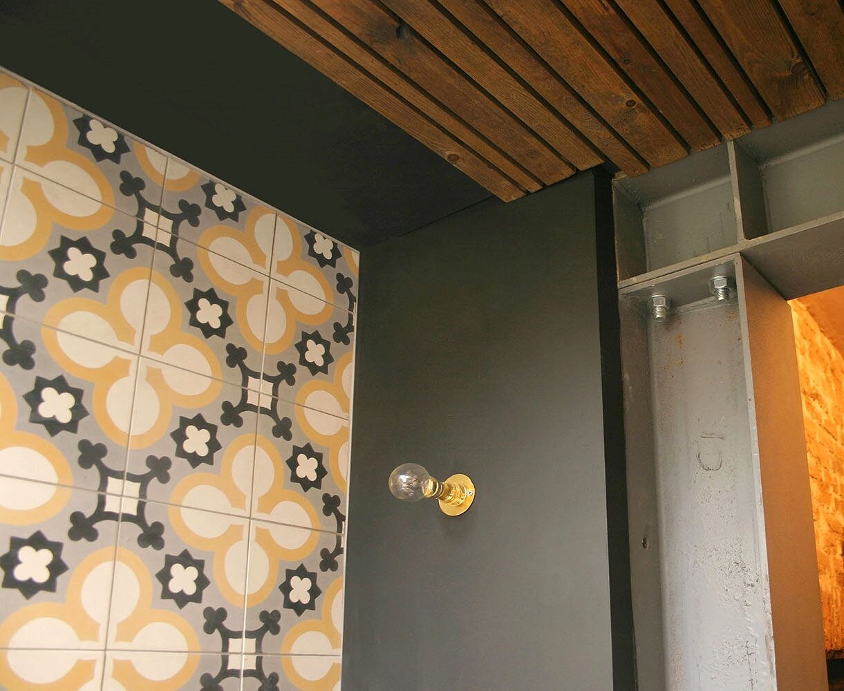 corner_lo.jpg