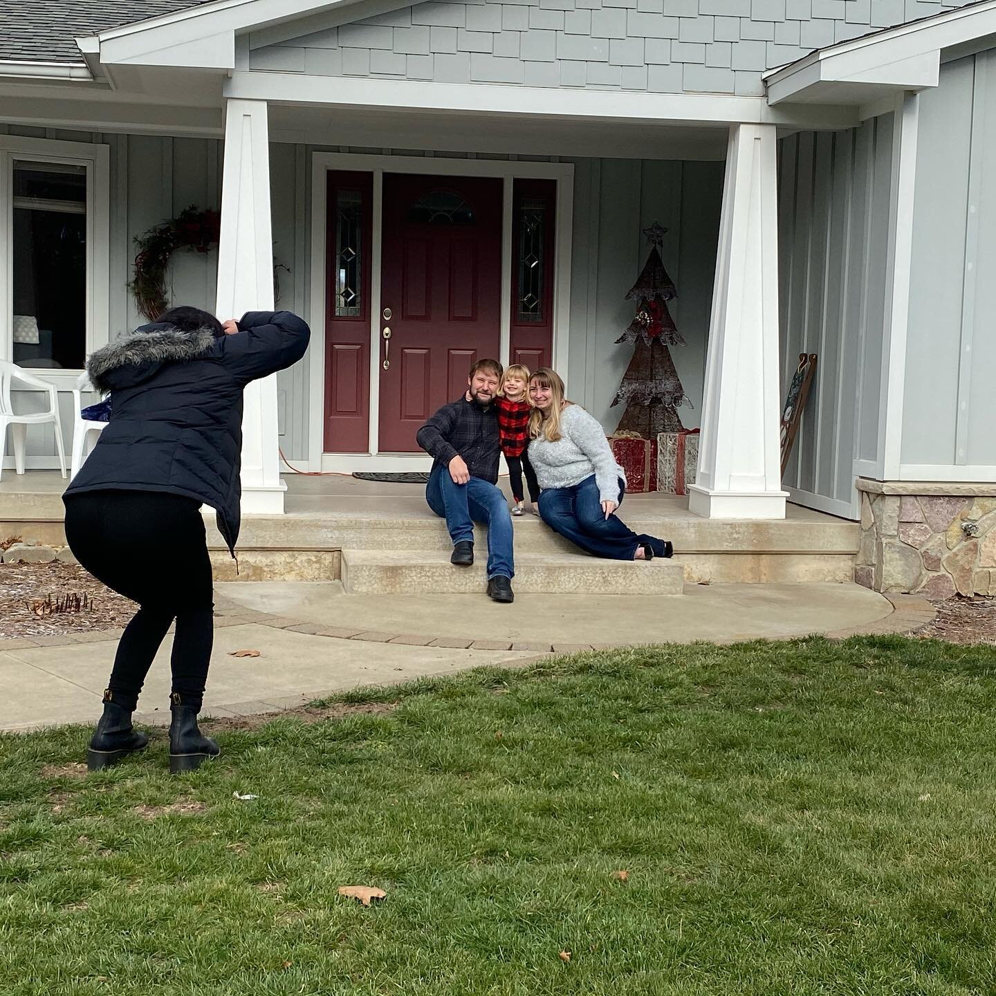 Beautiful day for the GEF Front Porch Project ☀️ There are still time to sign up for next Saturday Dec 12. Donate in style to the GEF with a safe socially distant family photos. 📸

https://geffrontporchproject.as.me/