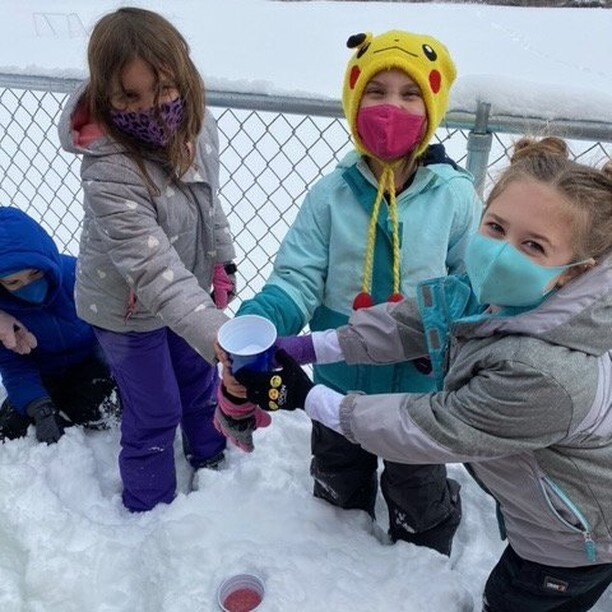 Snow volcanoes! Baking soda, soap, vinegar and food coloring make for a fun outdoor chemistry project. @grandvilleschools 
🥽❄️🧪