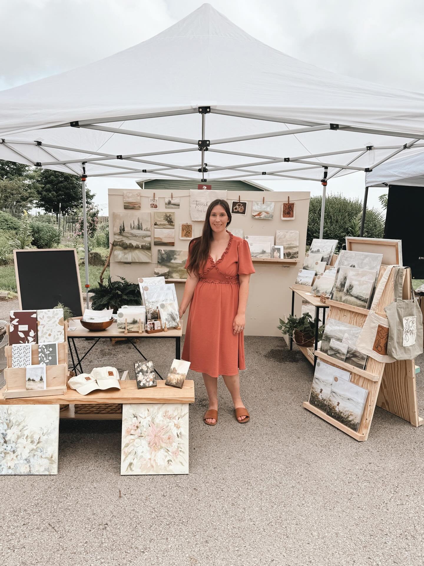 The market on Saturday was one of those days that fills you up in the best way!  Steady conversations, warm smiles, and that quiet joy of watching someone connect with your work. It reminded me why I love doing this.

I met so many kind people, and o
