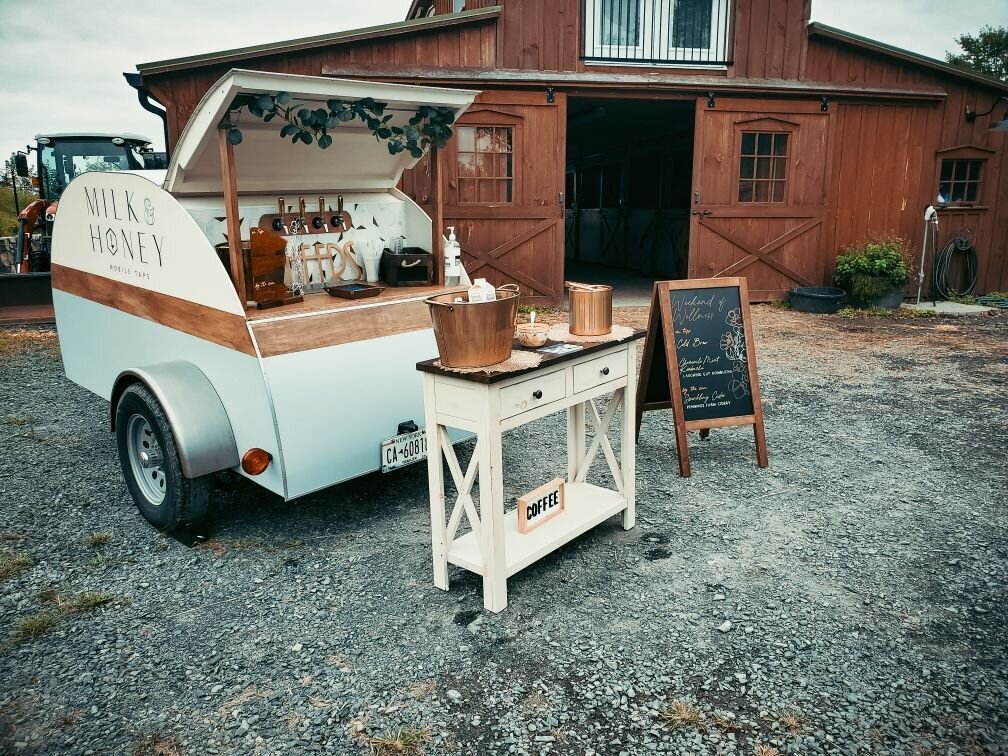 Looking for a mobile bar for your special occasion, but not quite certain where or how to start? Consider these two ways in which you can have our mobile bars as part of your beverage experience for your special day!⁣⁣⁣
⁣
⁣
1. 𝙁𝙐𝙇𝙇 𝙎𝙀𝙍𝙑𝙄𝘾𝙀