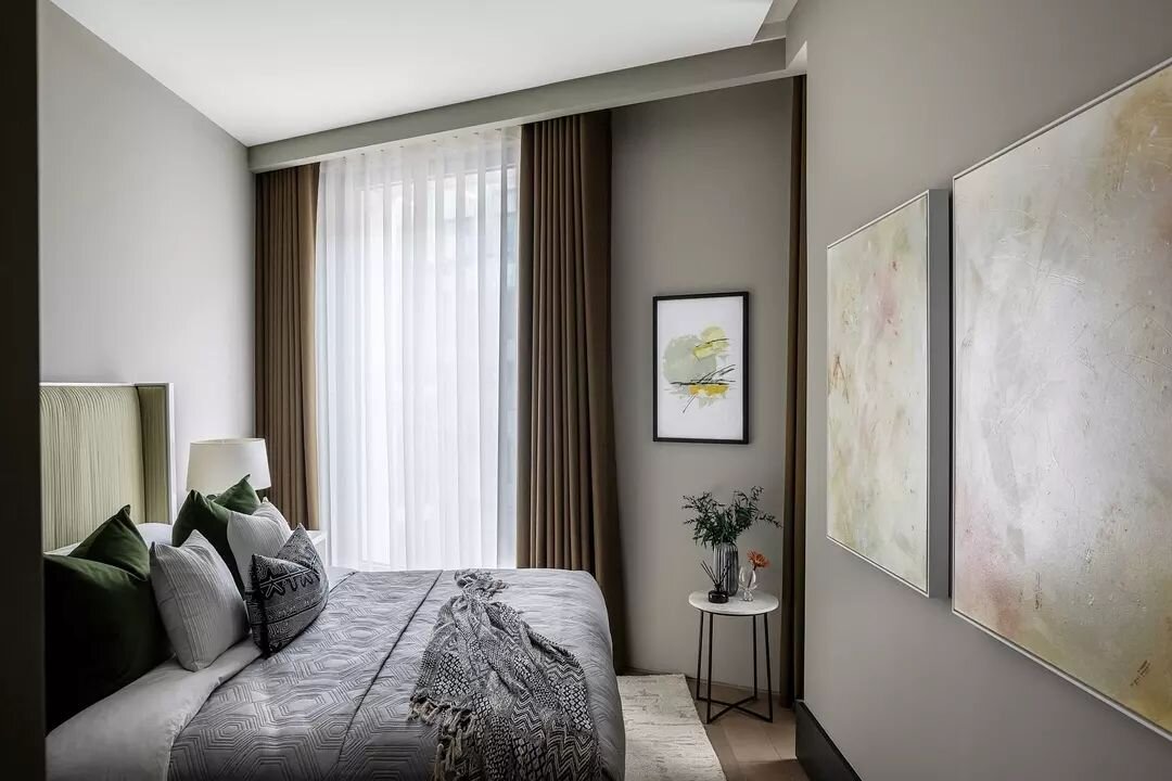 The autumnal colour palette seen in our apartment at The Bryanston carries across into the bedrooms. Seen in the guest bedroom, deep olive greens and stone grey tones are married to create a serene atmosphere&nbsp;💚

Click the link in our bio to lea