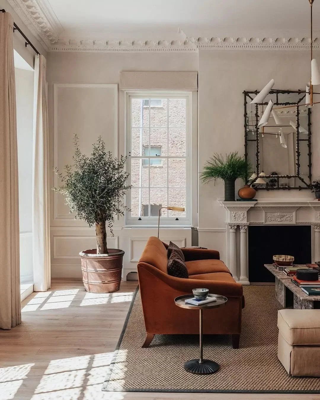"Each space has its own story - combining the classic charm of Mayfair with a more relaxed, international style that feels right for how our desired clientele live now.” - Edward Bishop,
Interior Designer.
36 & 37 Hertford Street Resi