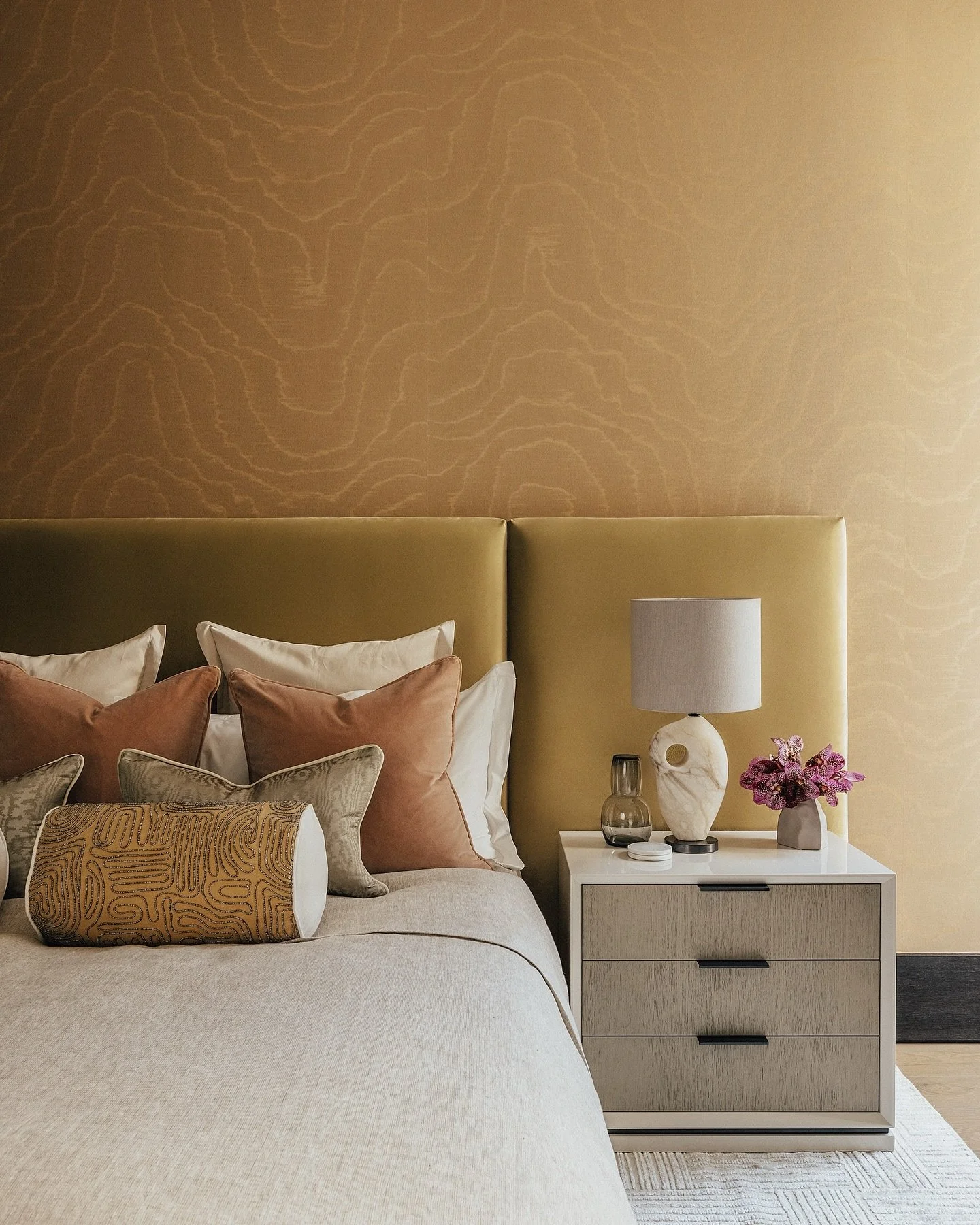 The perfect ambiance to ease you into rest ☁️

With its three-metre ceiling heights and generous proportions, the principal bedroom in the latest show home at The Bryanston, Hyde Park, draws inspiration from a Sononyx Onyx palette, featuring rich car