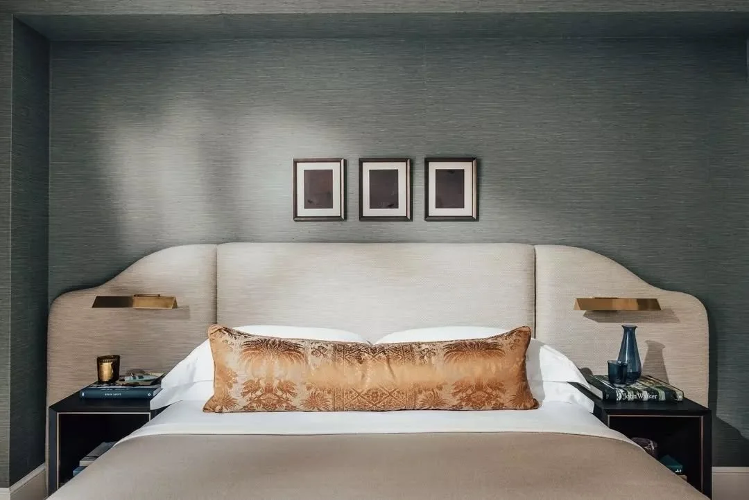 A stylish and inviting bedroom in our second Hertford Street Residences scheme offers prospective buyers a compelling preview of a life of comfort at one of London&rsquo;s most prestigious addresses. 🤍

Behind every detail is a design process shaped