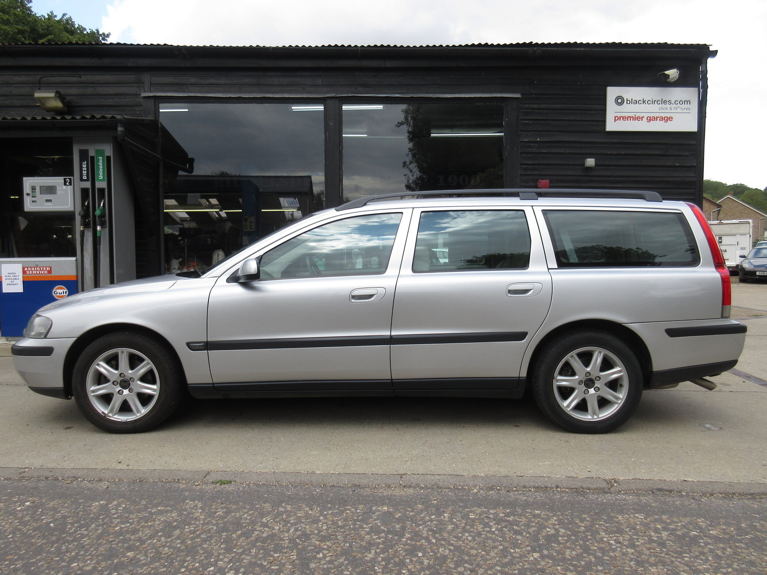 Volvo V70 2.4S 7 Seater Estate Automatic — Howard Watts