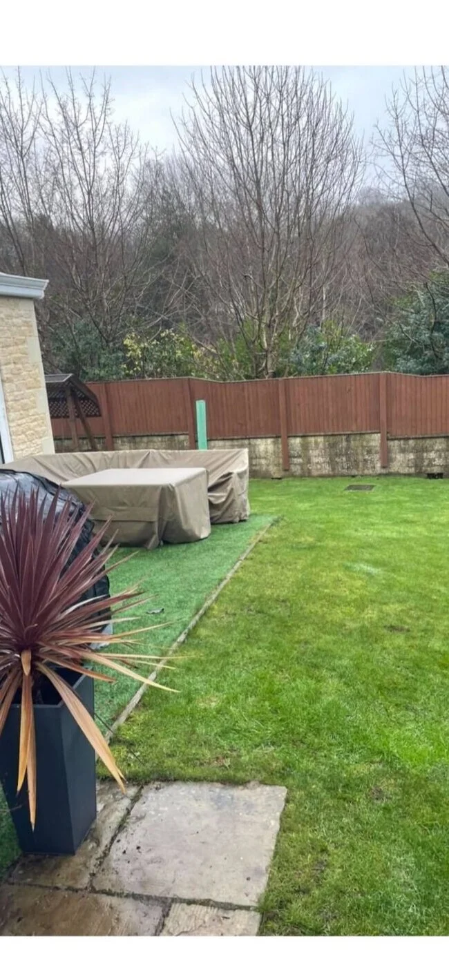 Undertaken on the outskirts of Bath, this project involved a large retaining wall in order to maximise useable space within this already generous garden.
Clad in oak sleepers with cotswold stone and extensive golden fossil sandstone patios, this gar