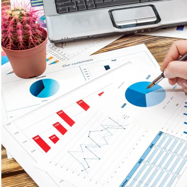 Analyse financière et calcul de la juste valeur marchande à l’aide de graphiques et indicateurs économiques.