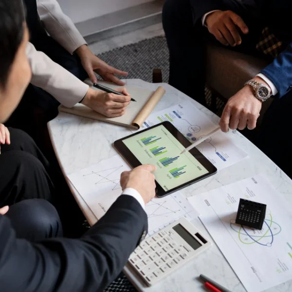 Strategic financial planning session focused on optimized financing decisions.