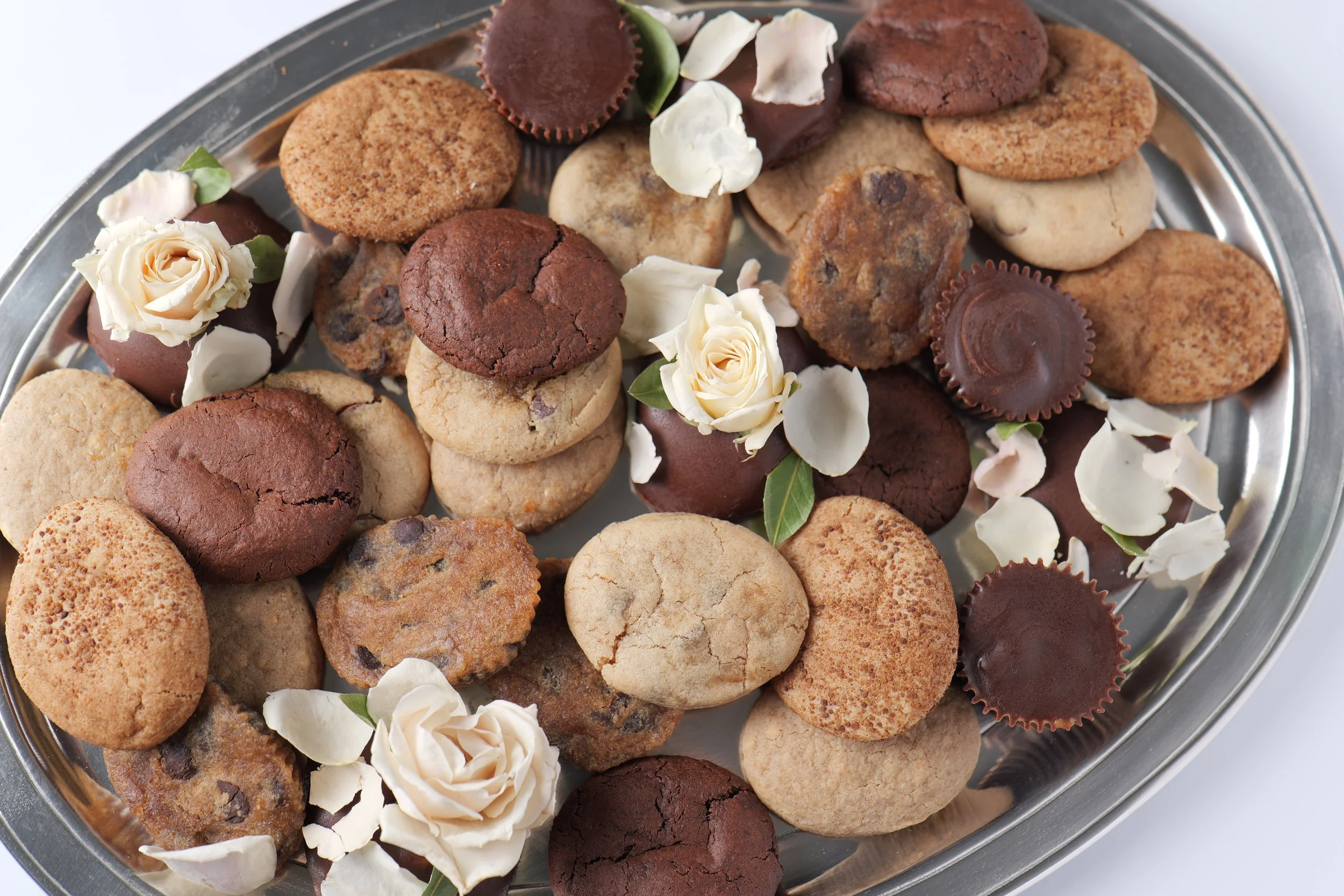 Vegan gluten-free bakery in New York. Refined sugar-free cakes and adaptogenic baked goods. Made without seed oils or soy. Tiny by design, rich beyond expectation, meant to be savored. 