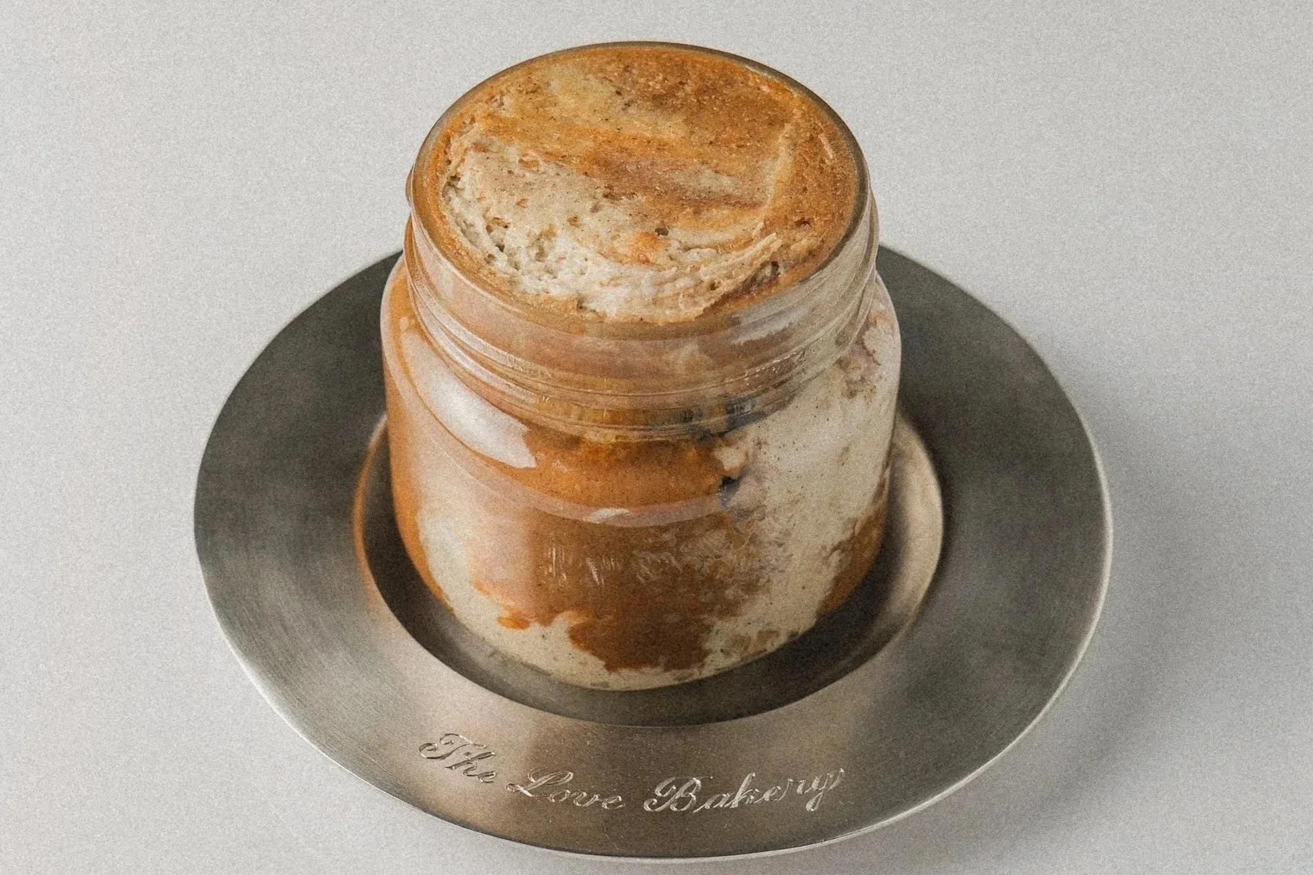 strawberry maca vanilla cake jar. (10oz)