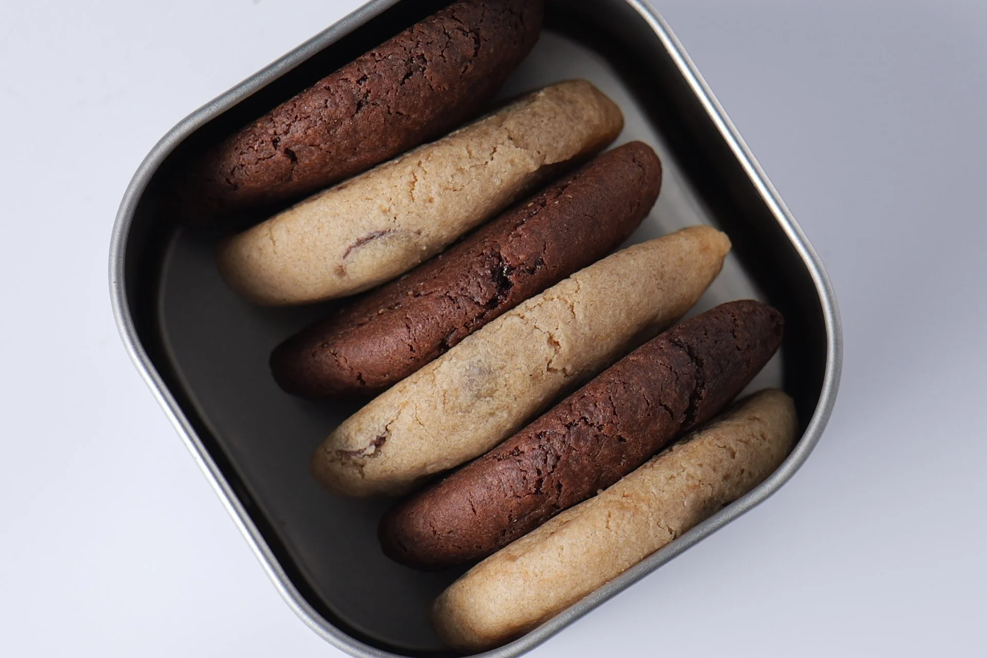 Vegan gluten-free bakery in New York. Refined sugar-free cakes and adaptogenic baked goods.  Made without seed oils or soy. Tiny by design, rich beyond expectation, meant to be savored.