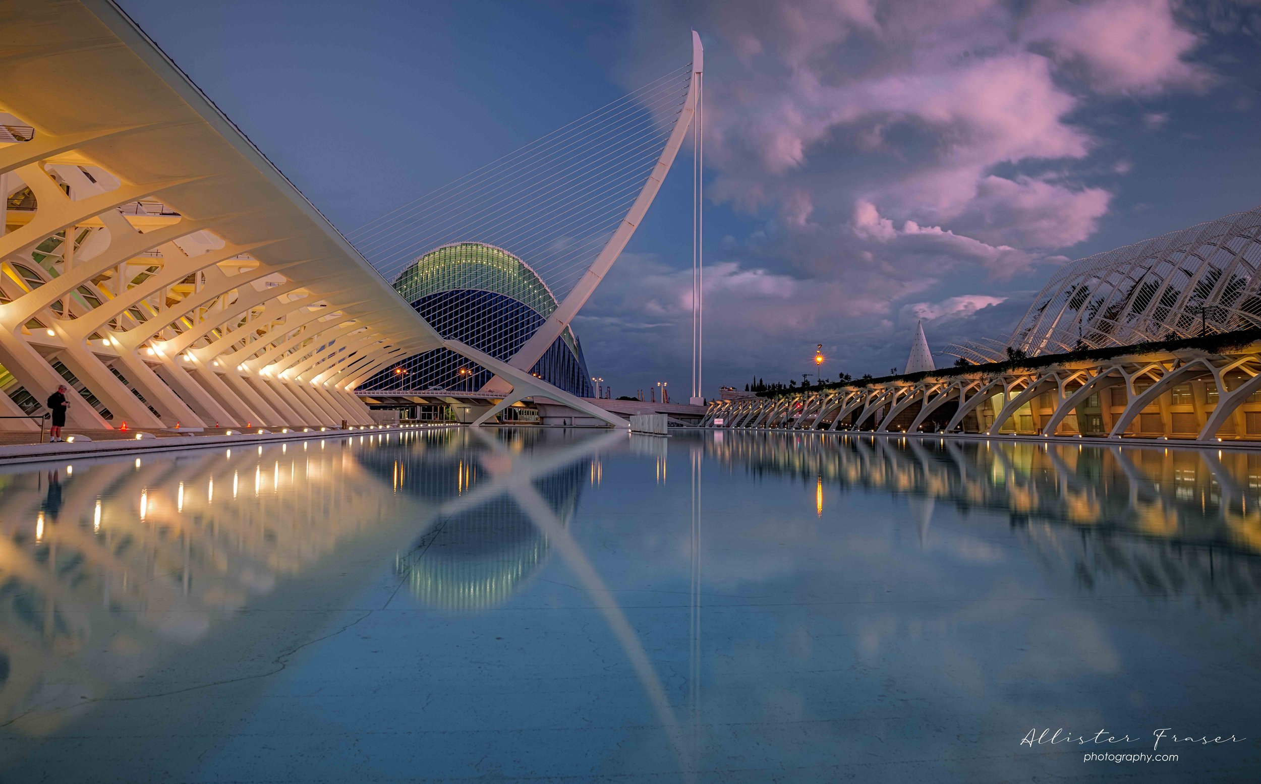 sunset between the science centre and l'umbracle