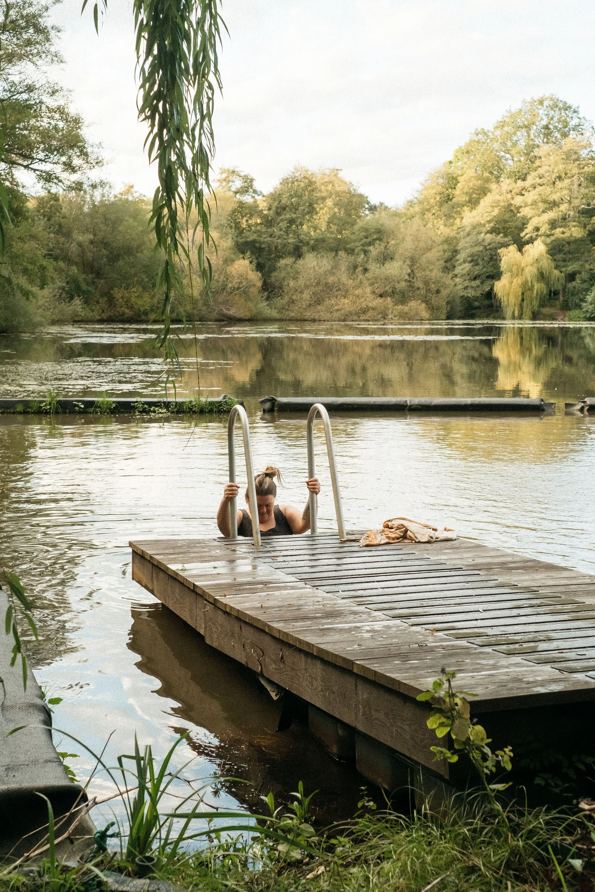 Emma is a Derbyshire based personal brand photographer and mentor for creative businesses offering business advise and support