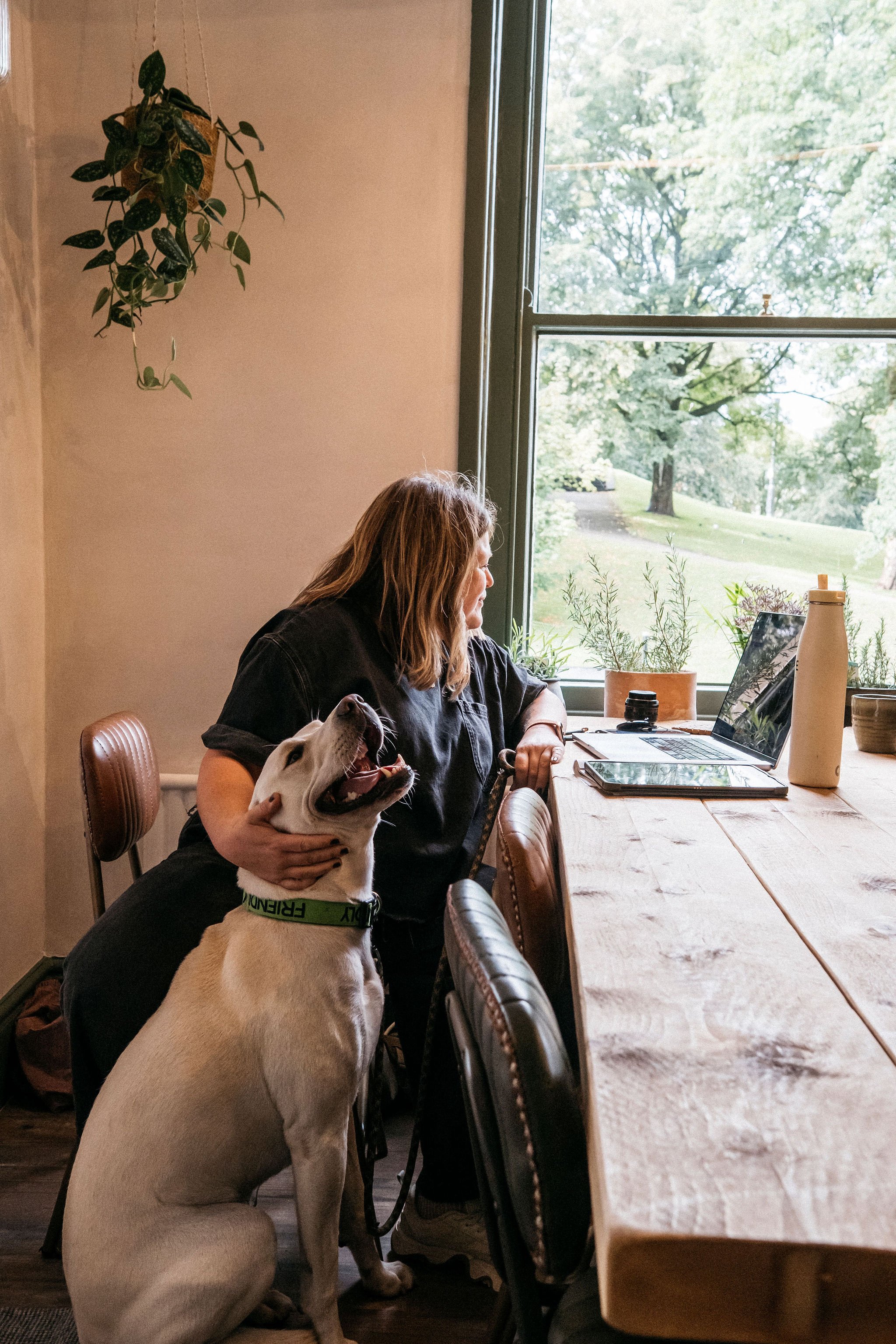 Emma is a Derbyshire based personal brand photographer and mentor for creative businesses offering business advise and support