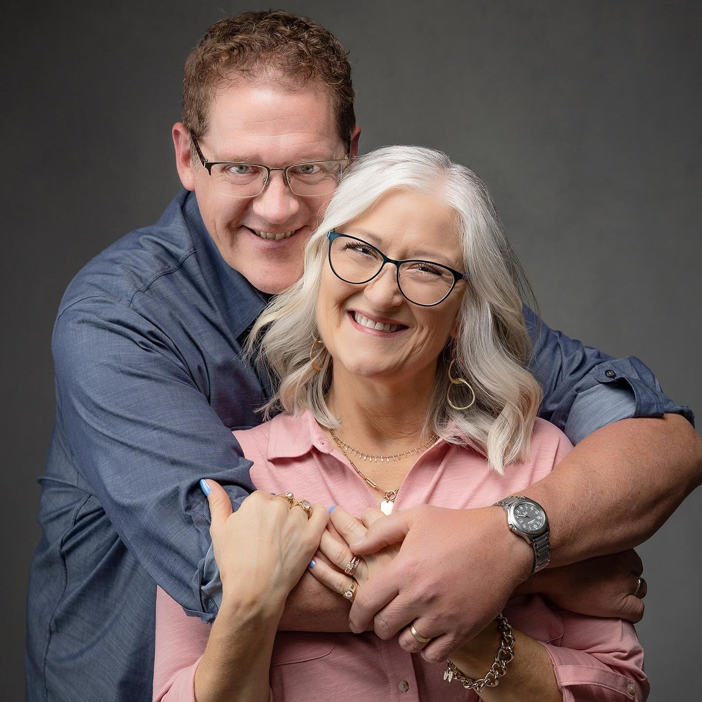 I met this sweet couple through @msmoments_iowa (if you have MS or love someone who does, go check them out!). Lisa is sweet as can be while Steve made with the jokes the entire session ☺️