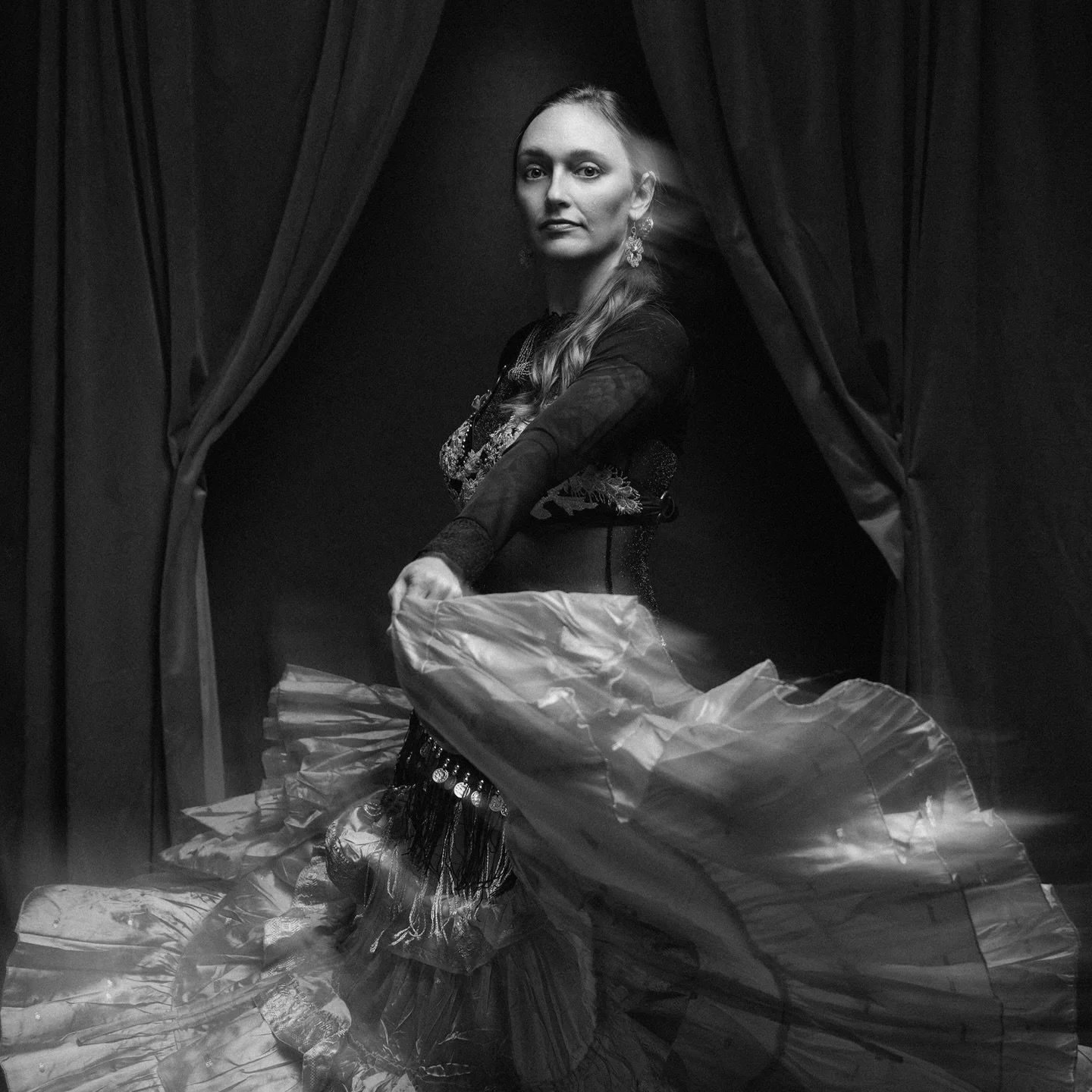 The lovely Erin was back in the studio recently, modeling a few of her favorite outfits she performs in. I&rsquo;m looking forward to seeing her swords duet soon! ⚔️ 

Tribal Muse Belly Dance is an Iowa based community of dancers, led by Connie Lawra