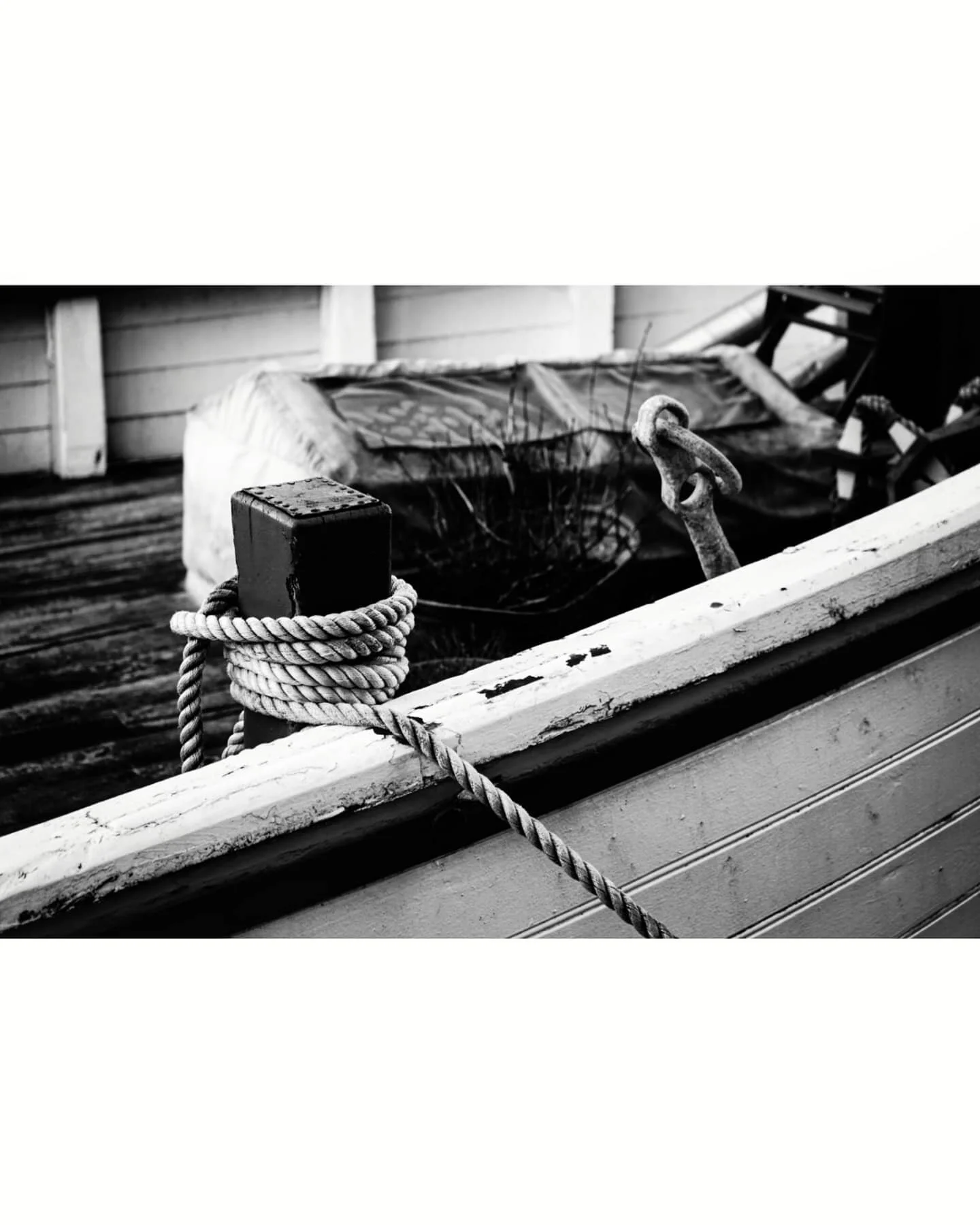 All tied up

Walking along the Christianshavn Kanal in Christiania, on the east end of Copenhagen

2020/01

#k&oslash;benhavn #denmark