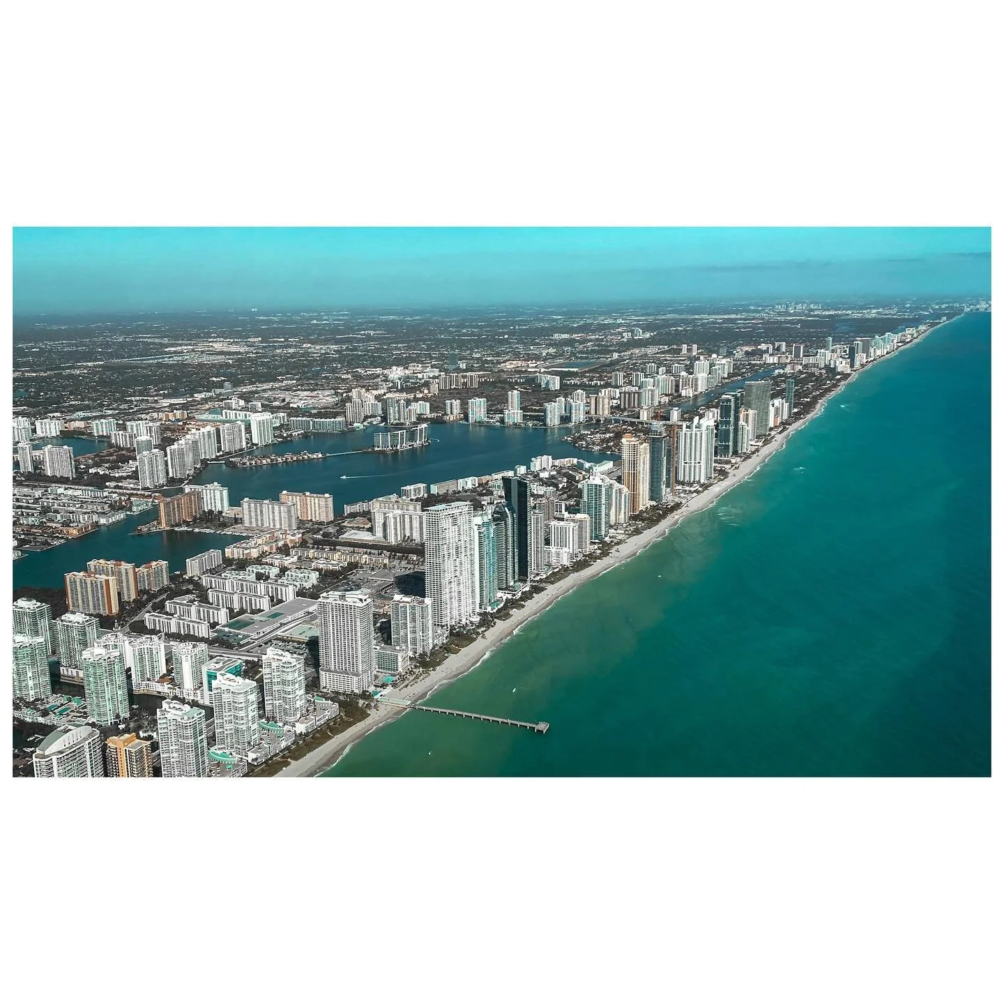 Bird eyes. 
.
.
.
.
.
.

#travelphotography #ocean 
#nature #photos #instagood #lensculture  #camera #plage #photoshoot #like #candid #dusk #magazine #artist #instalike  #contemporaryphotography  #instadaily #wanderlust  #beautiful #captures  #500px 