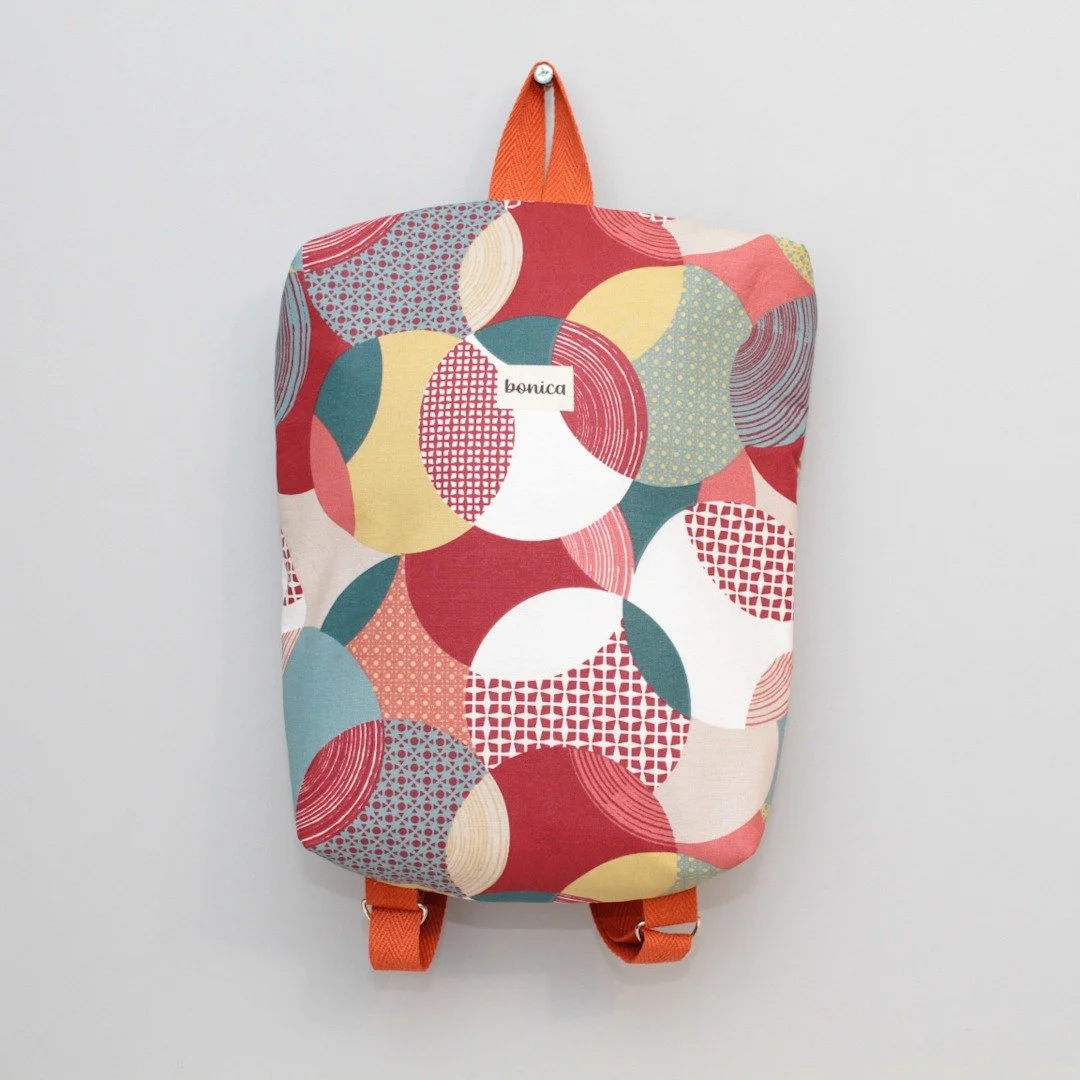 mochila circulos.jpeg