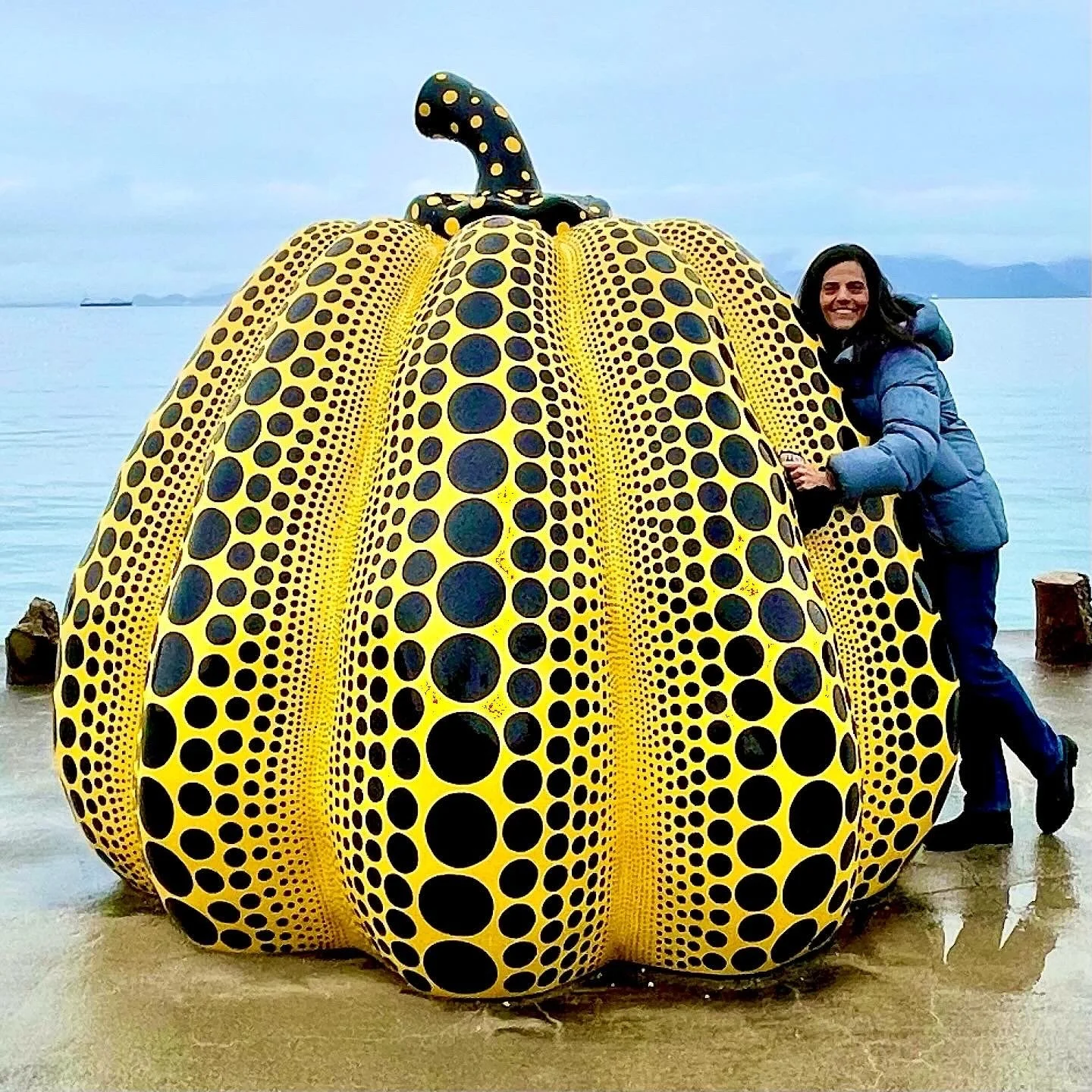 Black Sheep Travels says Happy Halloween 🎃 
.
.
A flashback today for Halloween from we discovered Naoshima in Japan and got up close with Yayoi Kusama&rsquo;s iconic pumpkin sculptures. Naoshima is also known for its art museums, including the Chic
