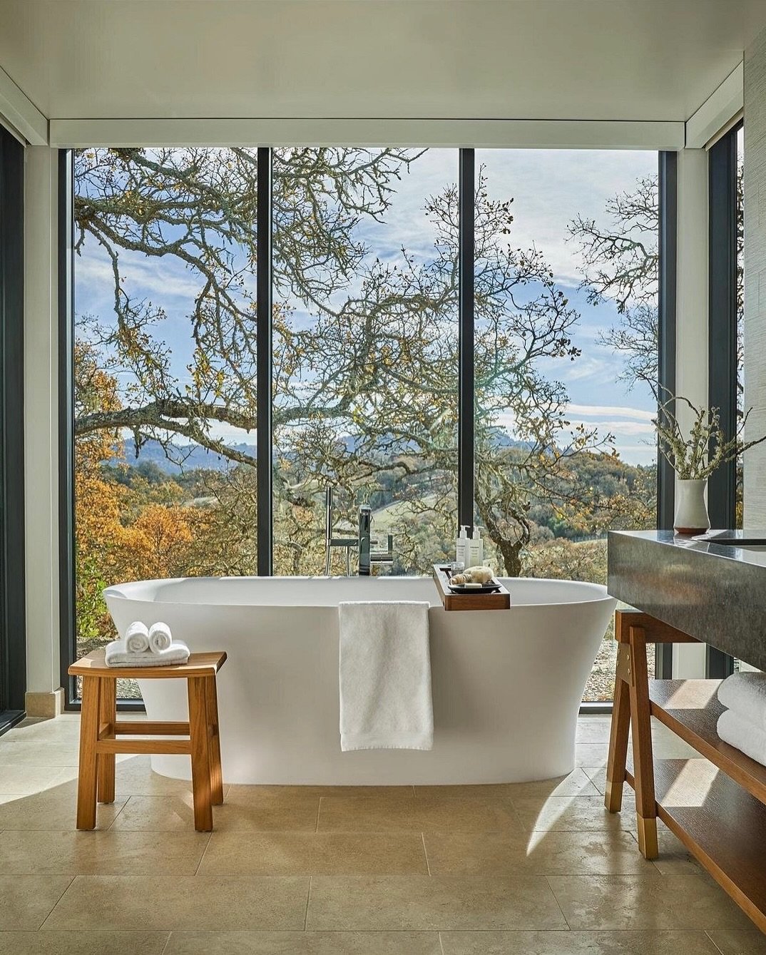 Black Sheep Travels to Sonoma!
.
.
Welcome to your wine country retreat in scenic Sonoma County. @montagehealdsburg discover a transformative hideaway where warm hospitality meets acres of rolling vineyards and oak tree groves. 130 bungalow-style gue