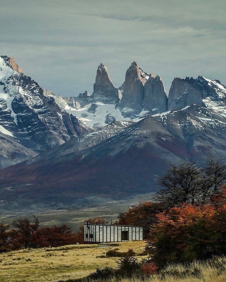 Black Sheep Travels to Patagonia!
.
.
A place to connect with nature. Welcome to @awasipatagonia Located in a private reserve with impressive views of the Torres del Paine mountain range and Lake Sarmiento. A dense native forest of lenga and &ntilde;