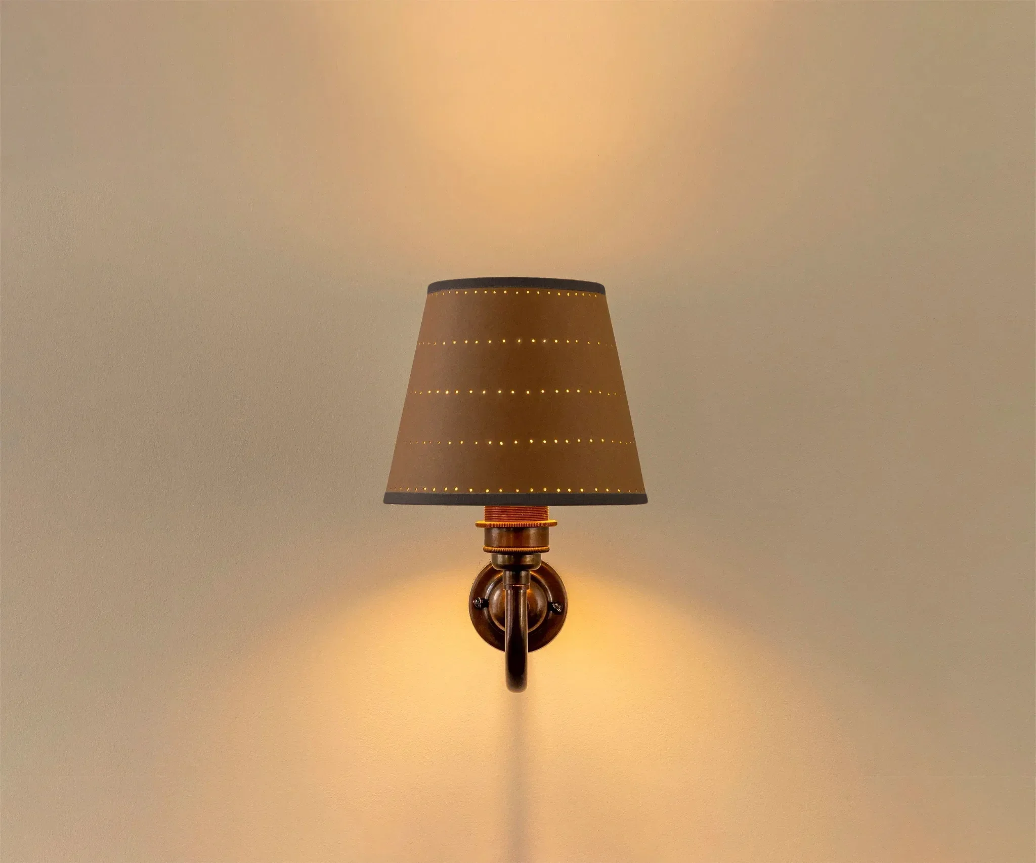 Hum London Juno Lampshade (final - brown trim).webp