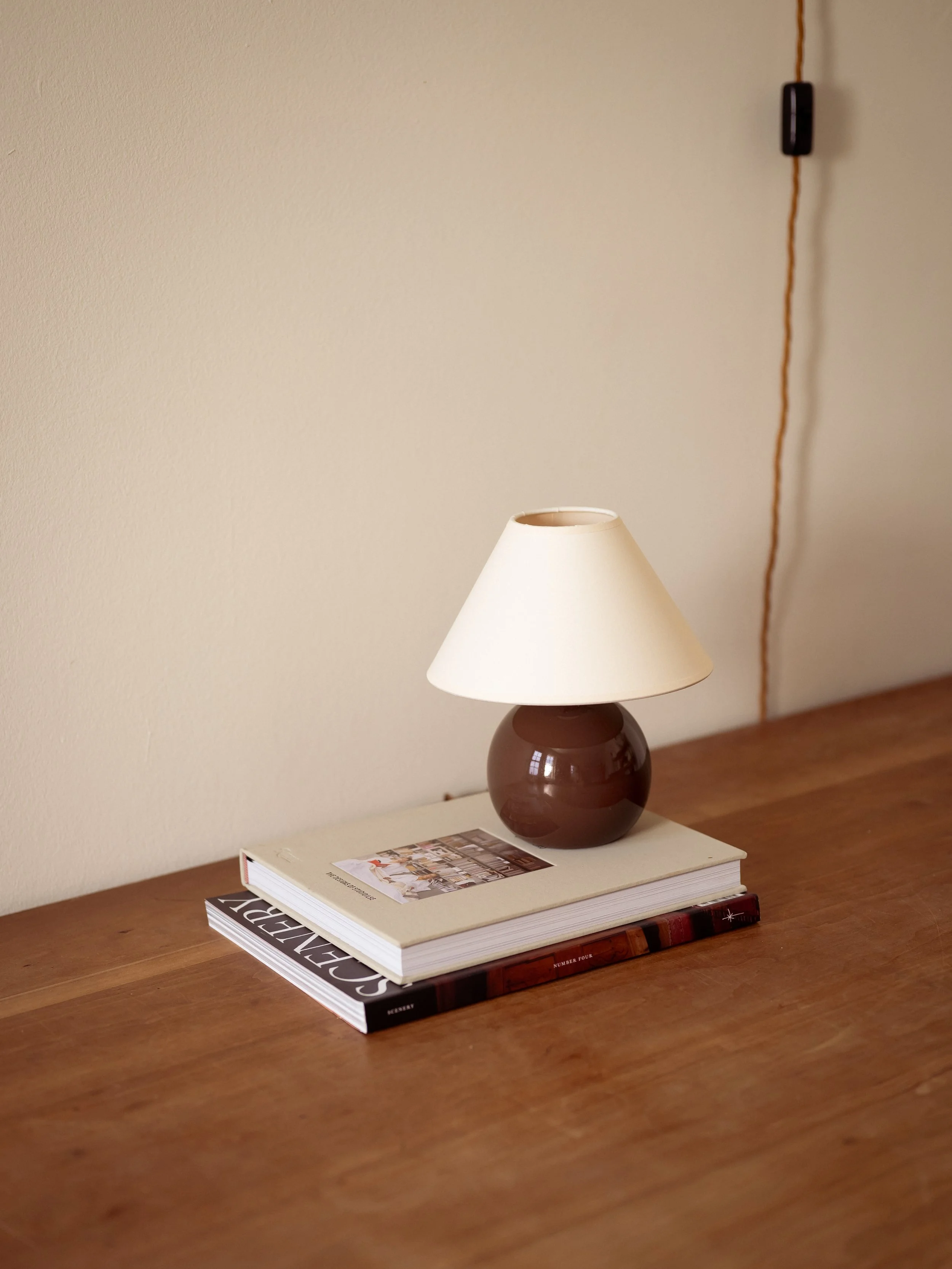 hum-london-mini-orb-table-lamp-brown-641.jpg