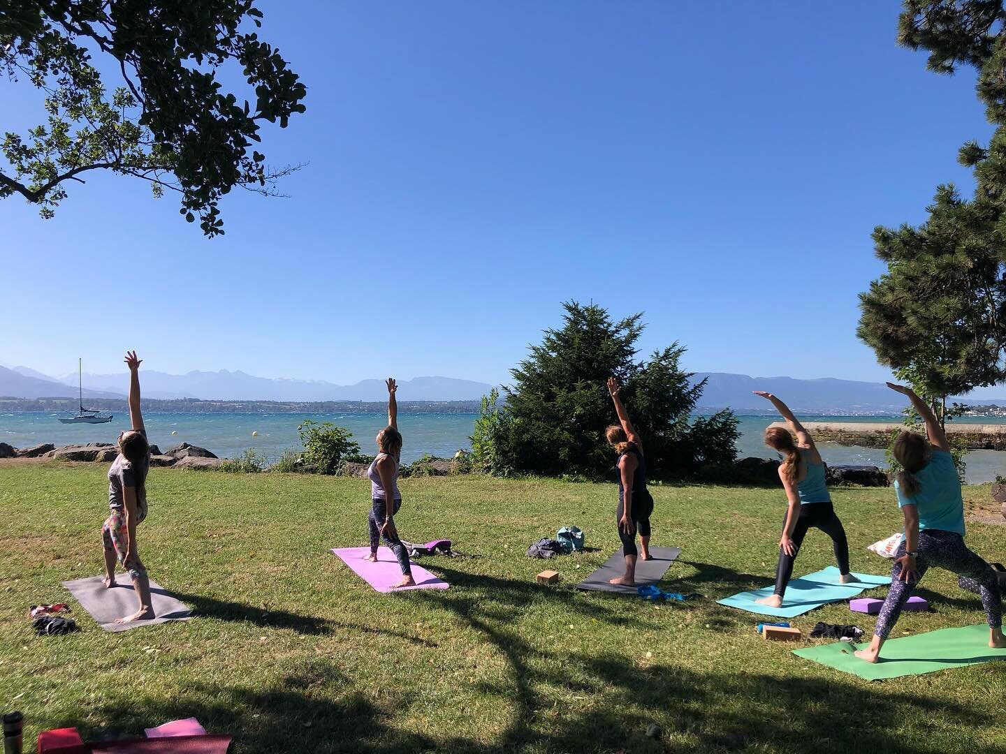 🌷😎🧘🏻&zwj;♂️ It&rsquo;s time &hellip;.

Back at the beach, THIS Friday 9am. And Tues + Fridays  9am from now - Mies Plage☀️

Join me for joyful Vinyasa (in English) in an incredible setting &hellip; and grab a dip after 🧜🏻&zwj;♀️🧜

Register
www