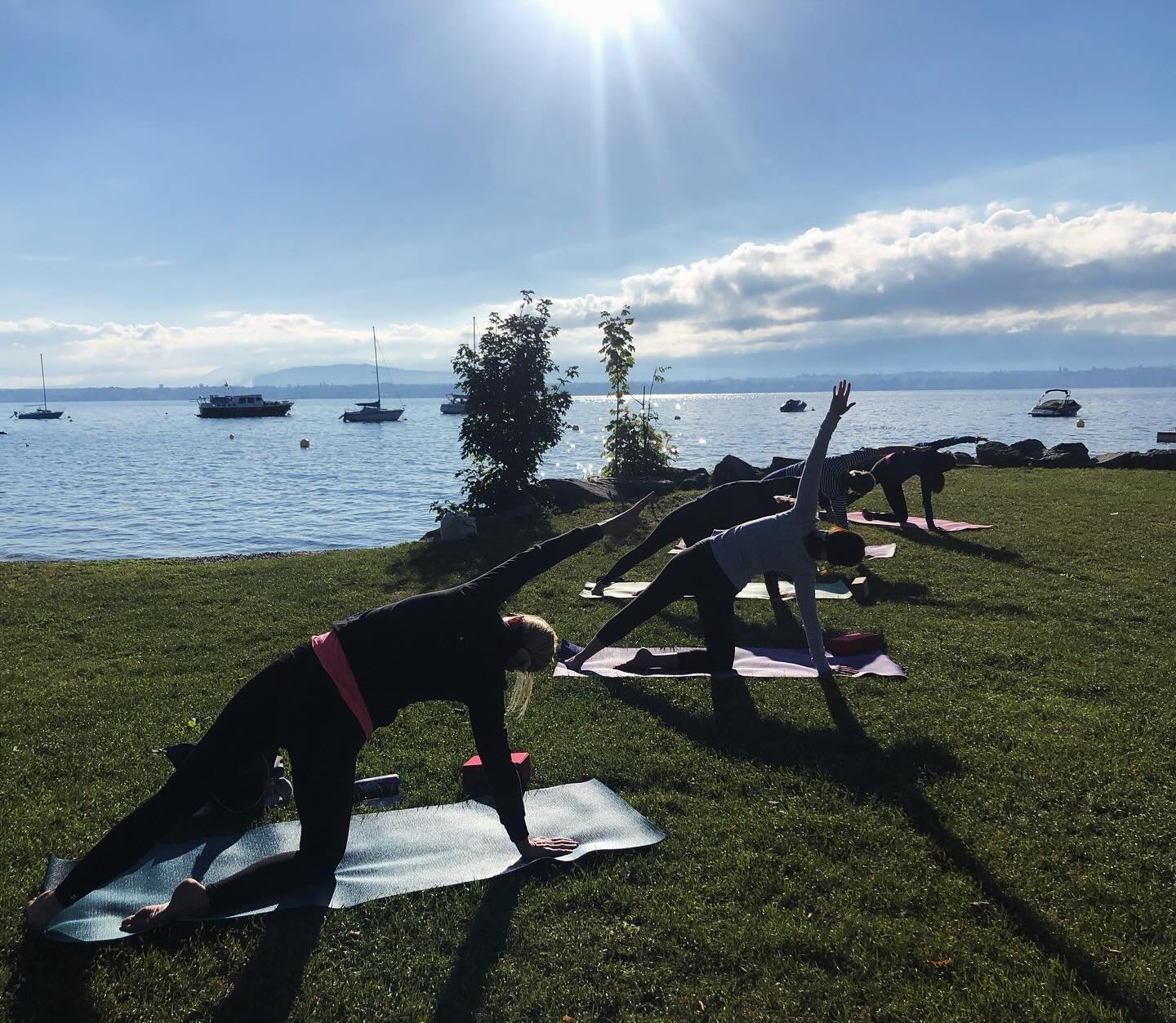 The sun is back &hellip; 🌞
&hellip; and so are we 🧘🏻&zwj;♂️
This Friday. 9am. Mies Plage.
Wear sun cream 😎

Register
www.simplyyoga.life/classes

#yoga #simplyyoga #yogaoutside #sunshineyoga #lakeyoga #beachyoga #lacleman