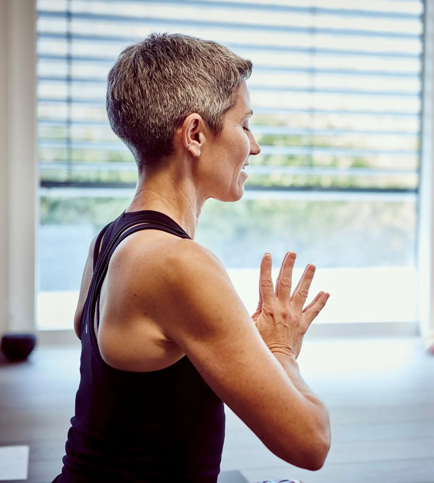 AromaYoga Gratitude Workshop🙏🏻
Sun 16 Nov 16.00-18.00 Commugny
🌸Infuse your practice &amp; sink deeper &hellip;.

As winter beckons slow your pace and embrace a little introspection. Oils like lemon, wild orange and sandalwood help us reflect on a