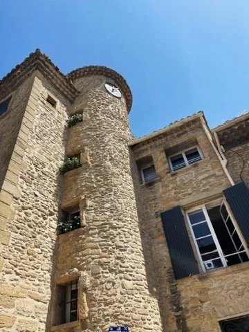 old architecture in chateauneuf du pape