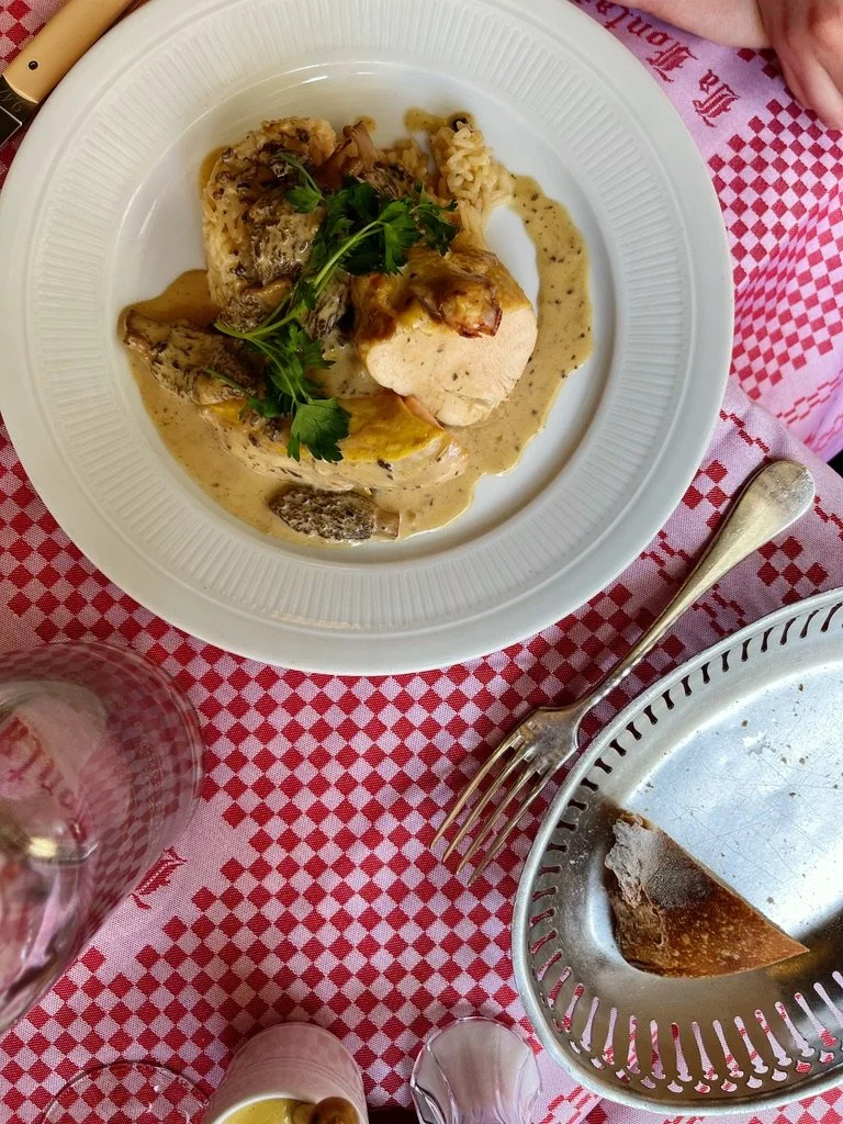 le poulet at la fontaine de mars