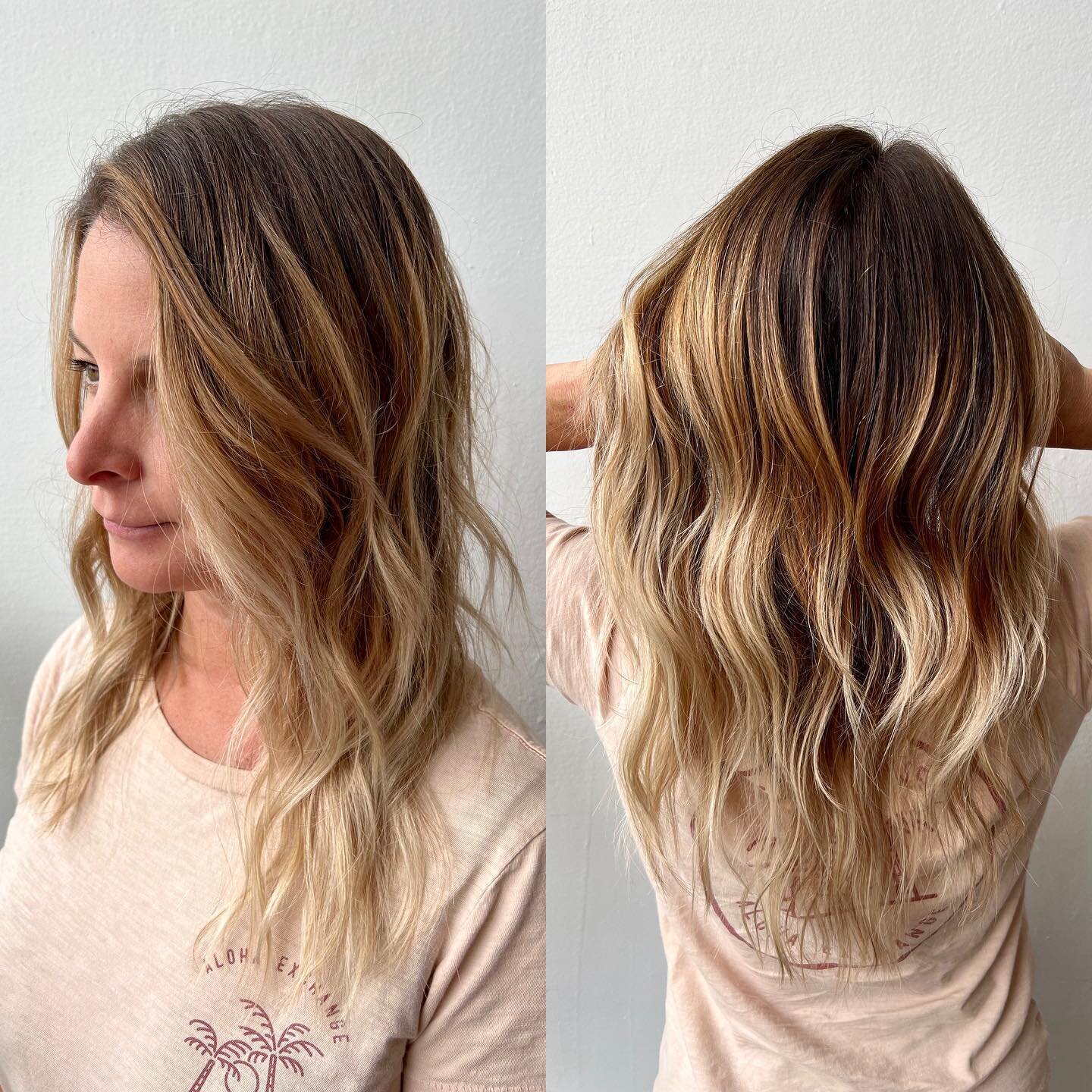 🎵🎶 People let me tell you &lsquo;bout my best friend&hellip;.&rsquo;s hair. It&rsquo;s a balayage. We did a balayage. (Over her preexisting balayage. So, really we just refreshed it, but it looks a lot better, okay?)
&bull;
&bull;
&bull;
&bull;
&bu
