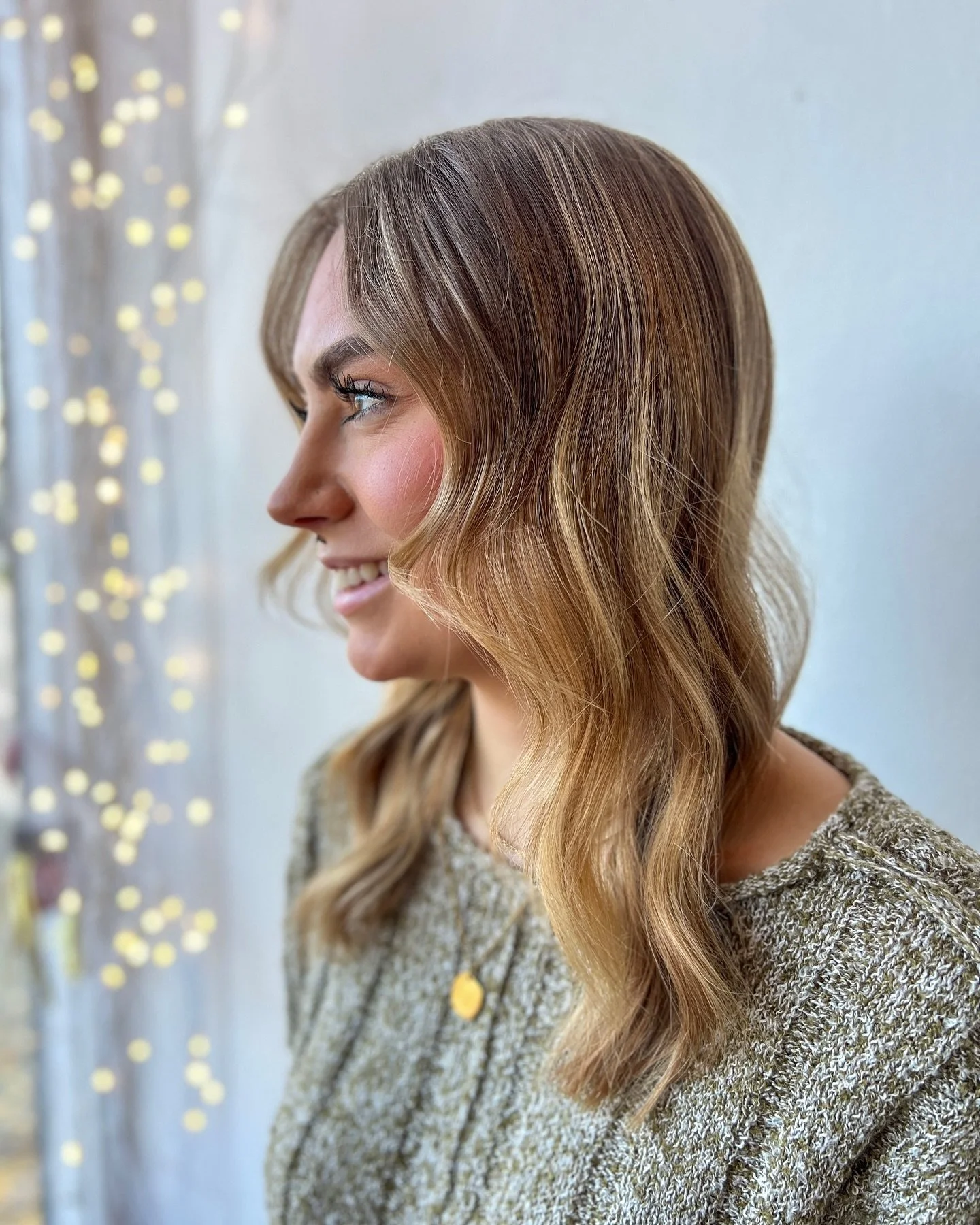 Happy Holidays from me and this cute little head of hair that definitely didn&rsquo;t have 20 different bands of color in it when I started 4 appointments ago. ⛄️
&bull;
&bull;
&bull;
&bull;
&bull;
#colorcorrection #foilyage #balayage #dimensionalcol