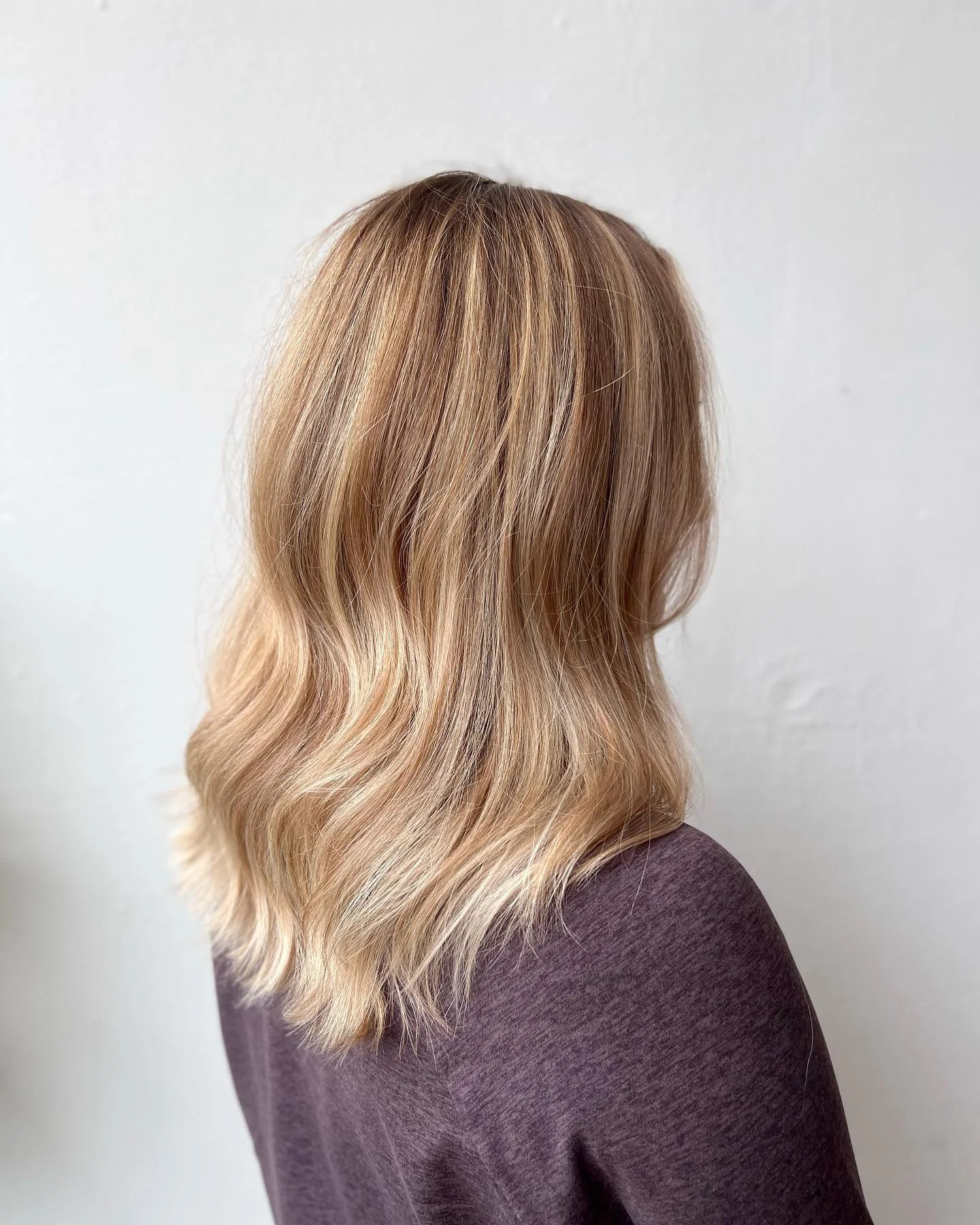 A low maintenance type of blonde. 
&bull;
&bull;
&bull;
&bull;
&bull;
#balayage #blondebalayage #blondehair #dimensionalcolor #coolhair #614 #614columbus #614living #614hair #614hairstylist #614salon #cbus #cbuslife #cbusgram #cbushair #cbushairstyli