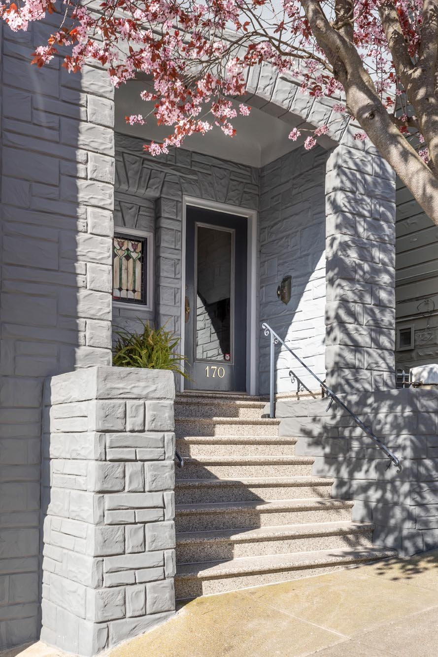 04 - Porch - 170 Alpine.jpg