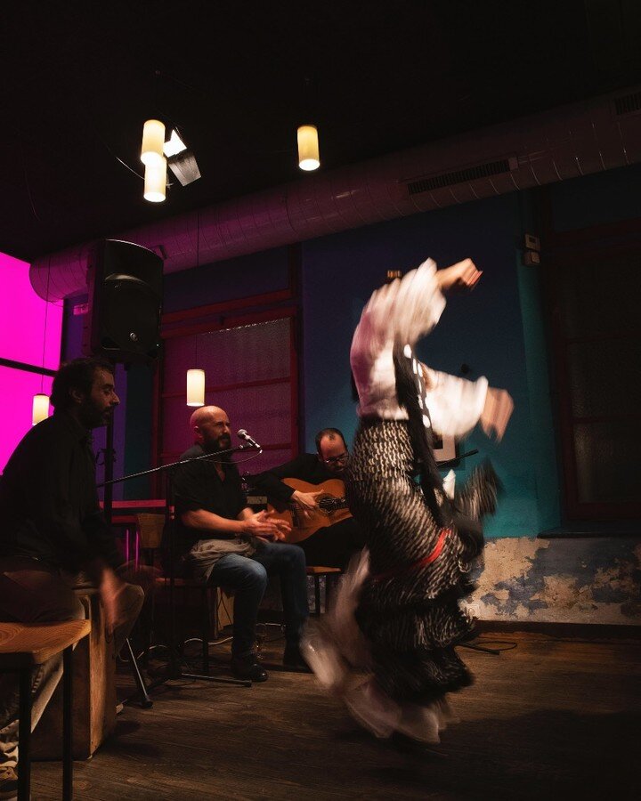 Flamenco nights
@betiana_flamenco at @margaritablue_bcn
@betiana.barros

#danza #flamenco #bailaora #photography #movimiento #bcn #raval #expression #body #bodylanguage #art #sequence #flamencobarcelona #flamencodancer