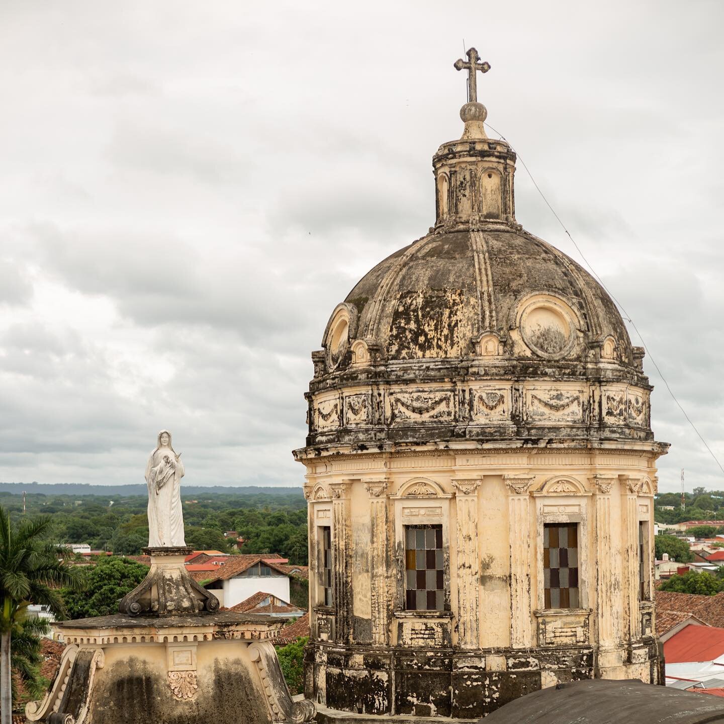 Lo incre&iacute;ble de la experiencia humana es que todos los d&iacute;as nos podemos sorprender con nuevo conocimiento. 

En un tour reciente con @enjoynicaragua descubrimos un dato interesante sobre Granada. 

👉🏽Todas las iglesias cat&oacute;lica