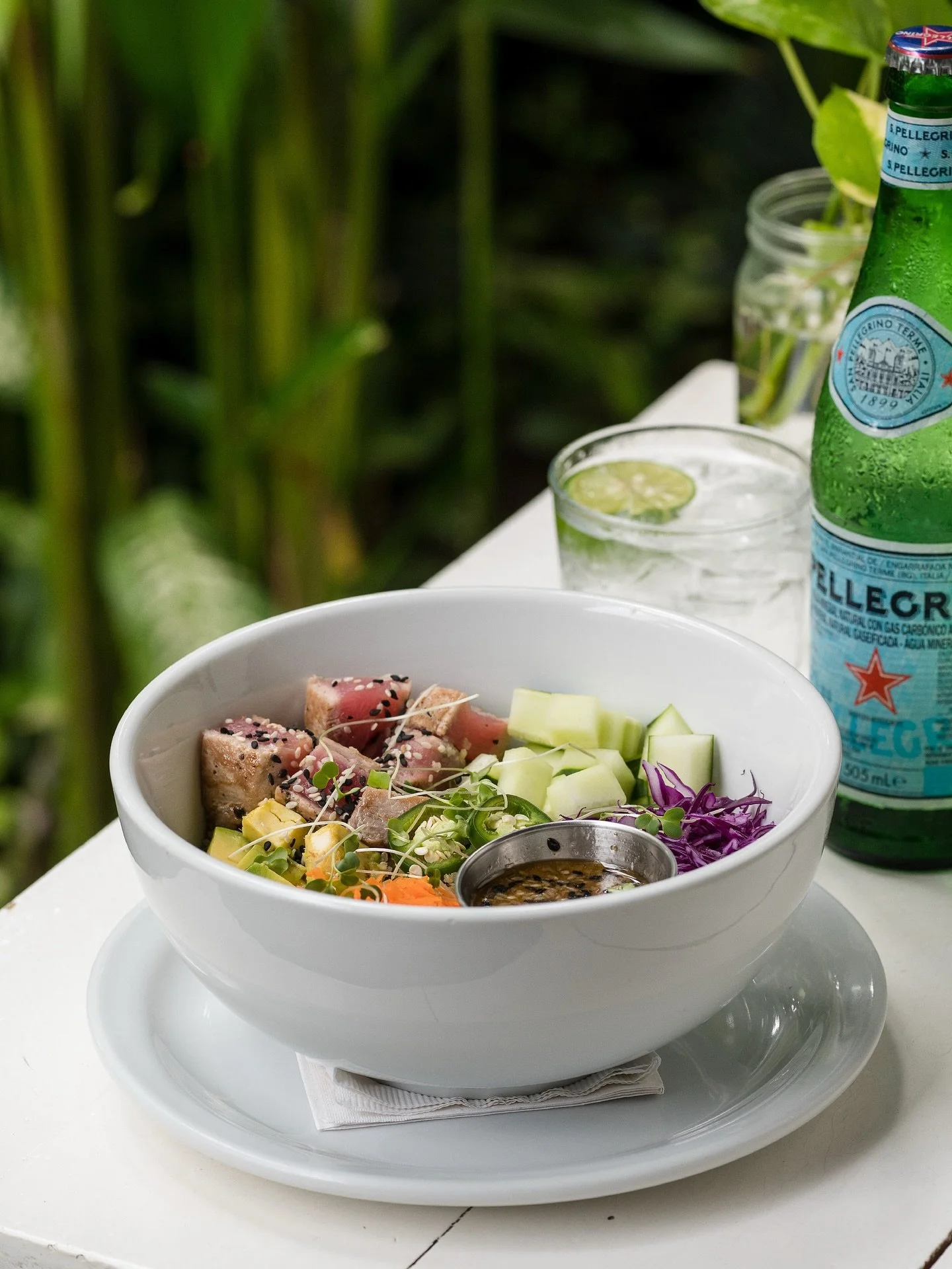 La pausa necesaria para respirar y recargar.

Bowl de at&uacute;n con aguacate, quinoa, repollo, zanahoria pepino, ajonjol&iacute; y aderezo de jengibre.

#gardencafegranada #granadanicaragua #nicaragua 
#realfood #healthyeating #breakfastlovers #fre